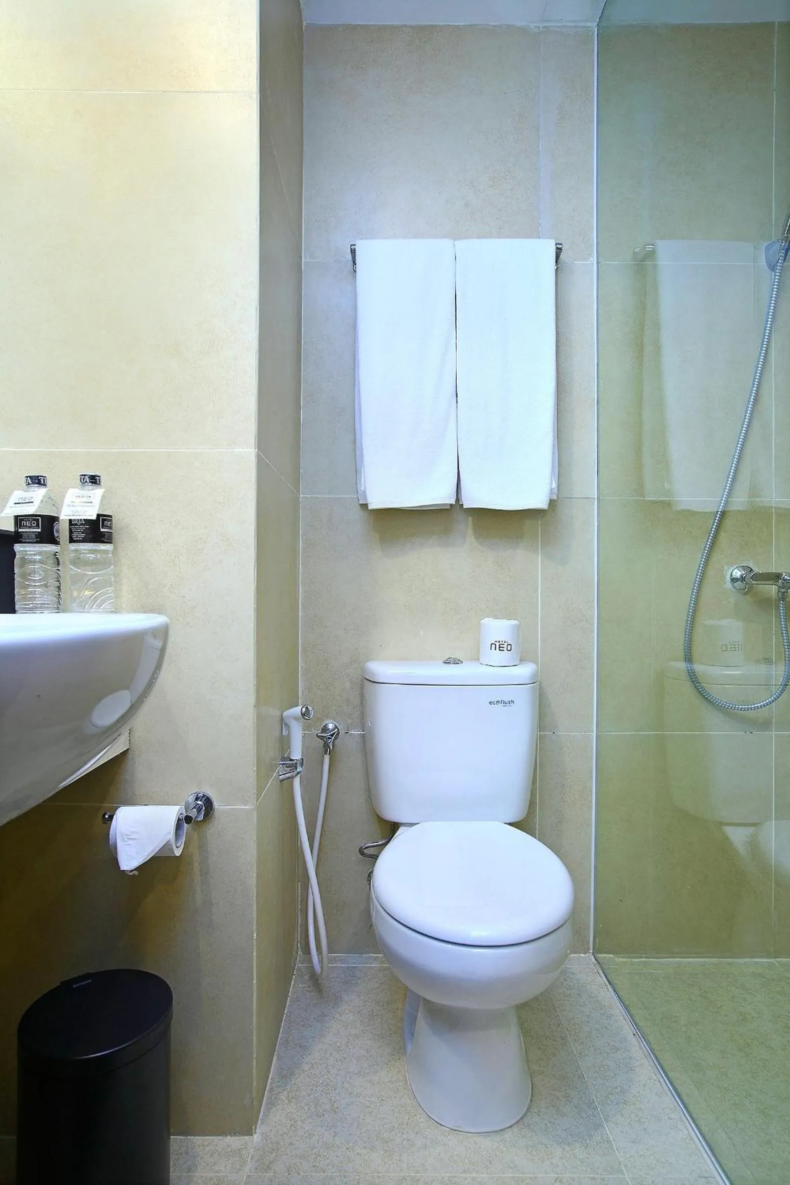 Bathroom in Hotel NEO Cirebon by ASTON