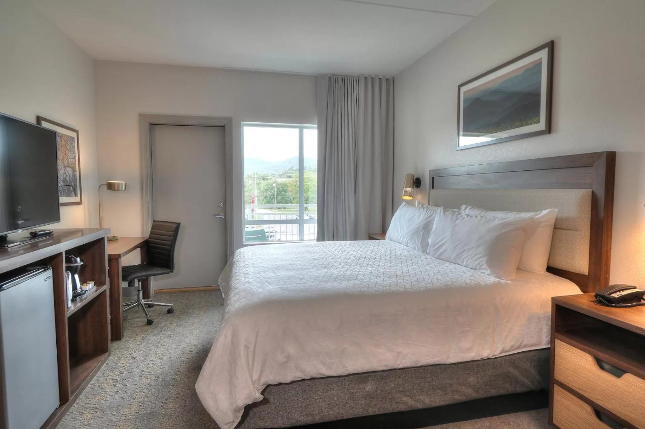 Photo of the whole room, Bed in Holiday Inn & Suites Pigeon Forge Convention Center by IHG