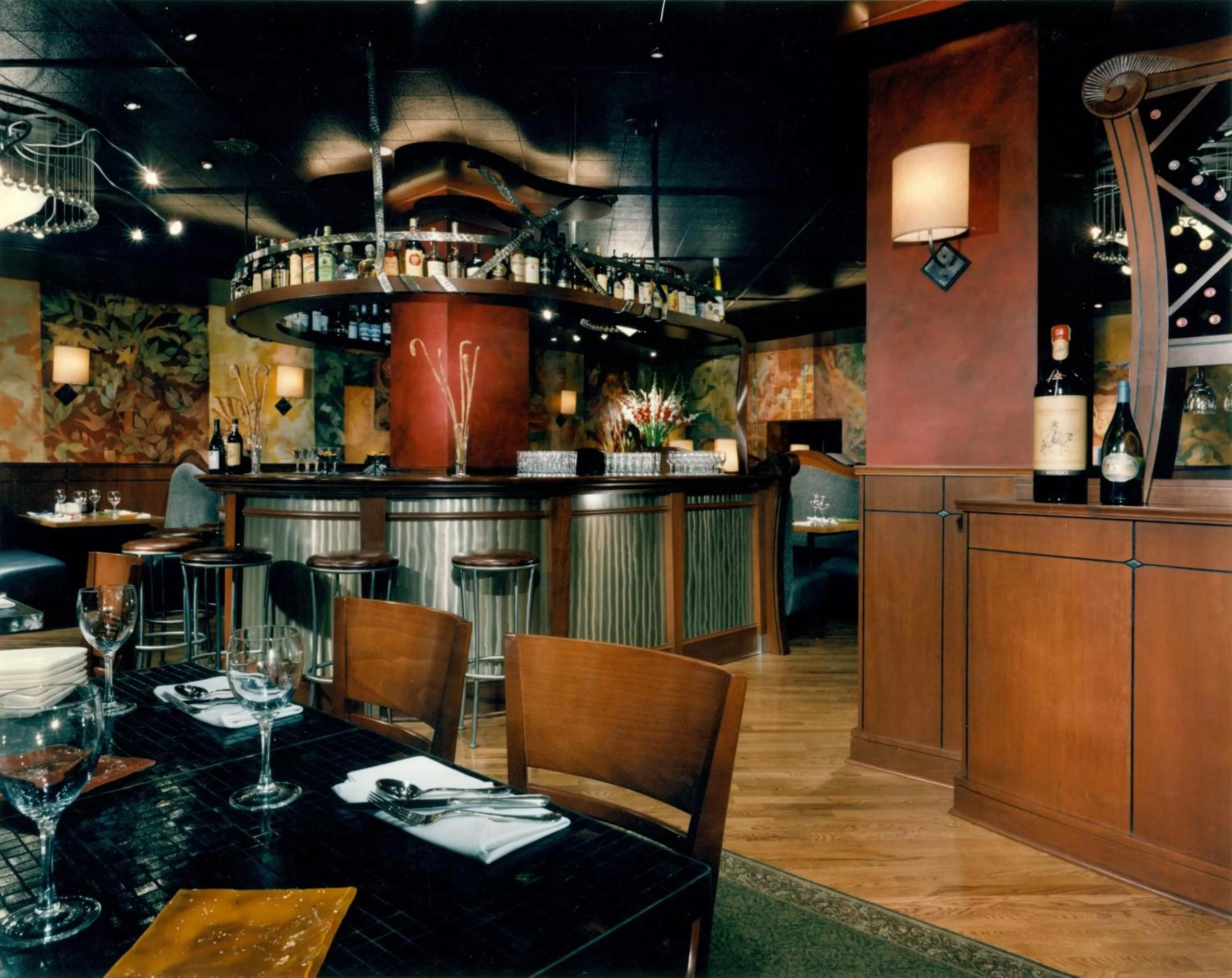 Restaurant/places to eat in Mayflower Park Hotel