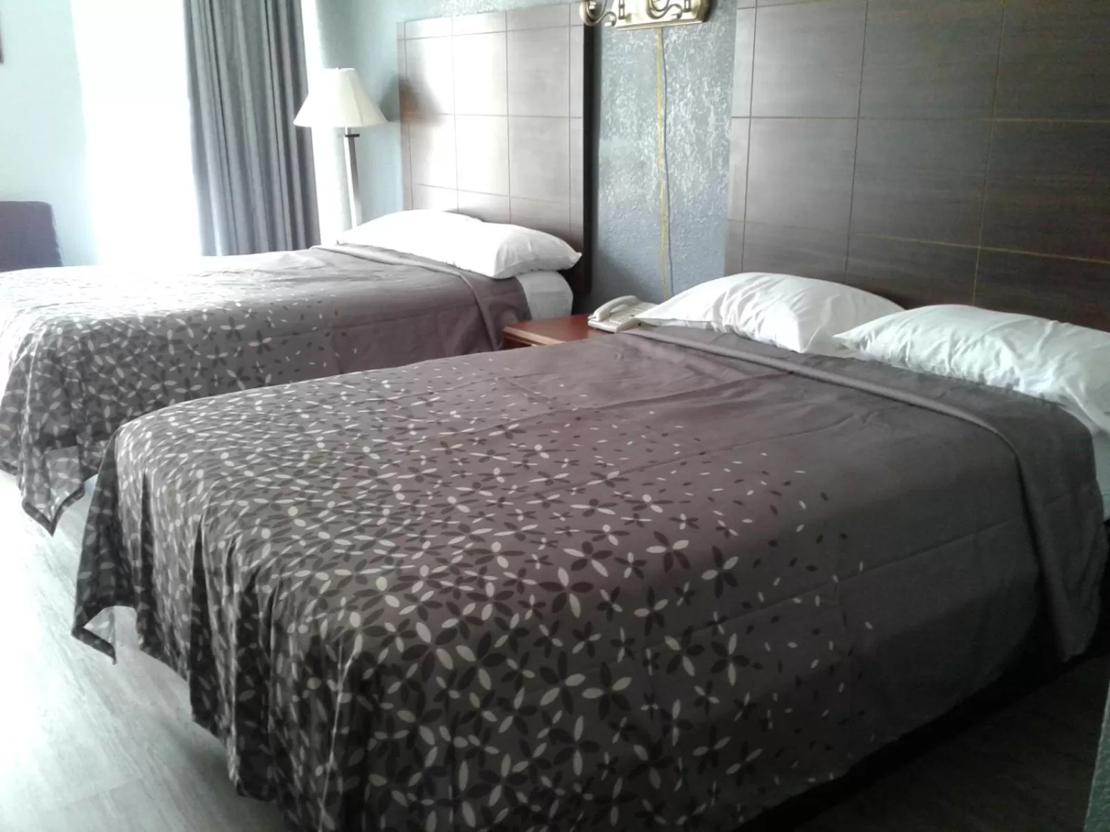 Bed in Budget Inn Anderson