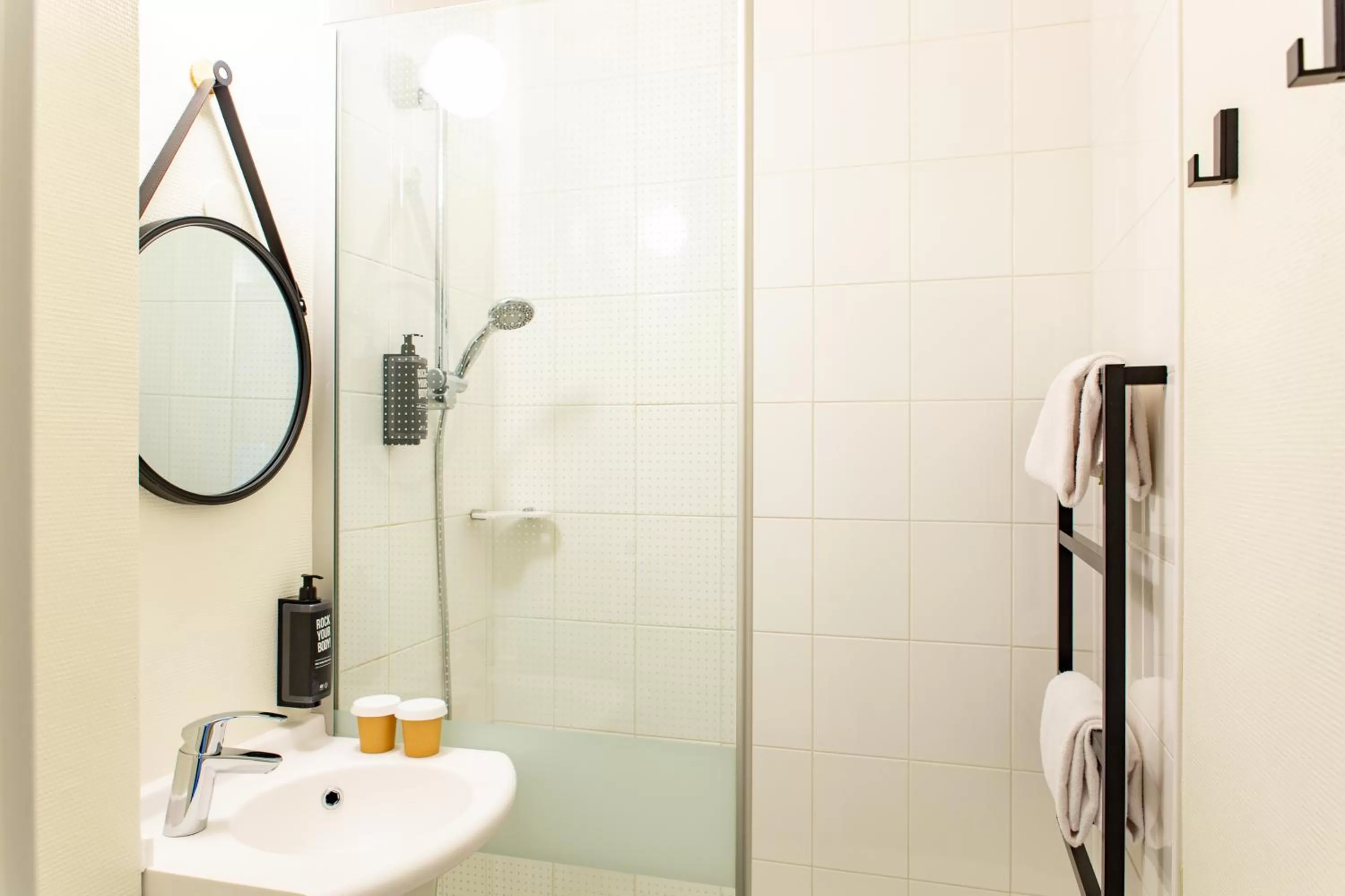 Bathroom in ibis Tours Sud