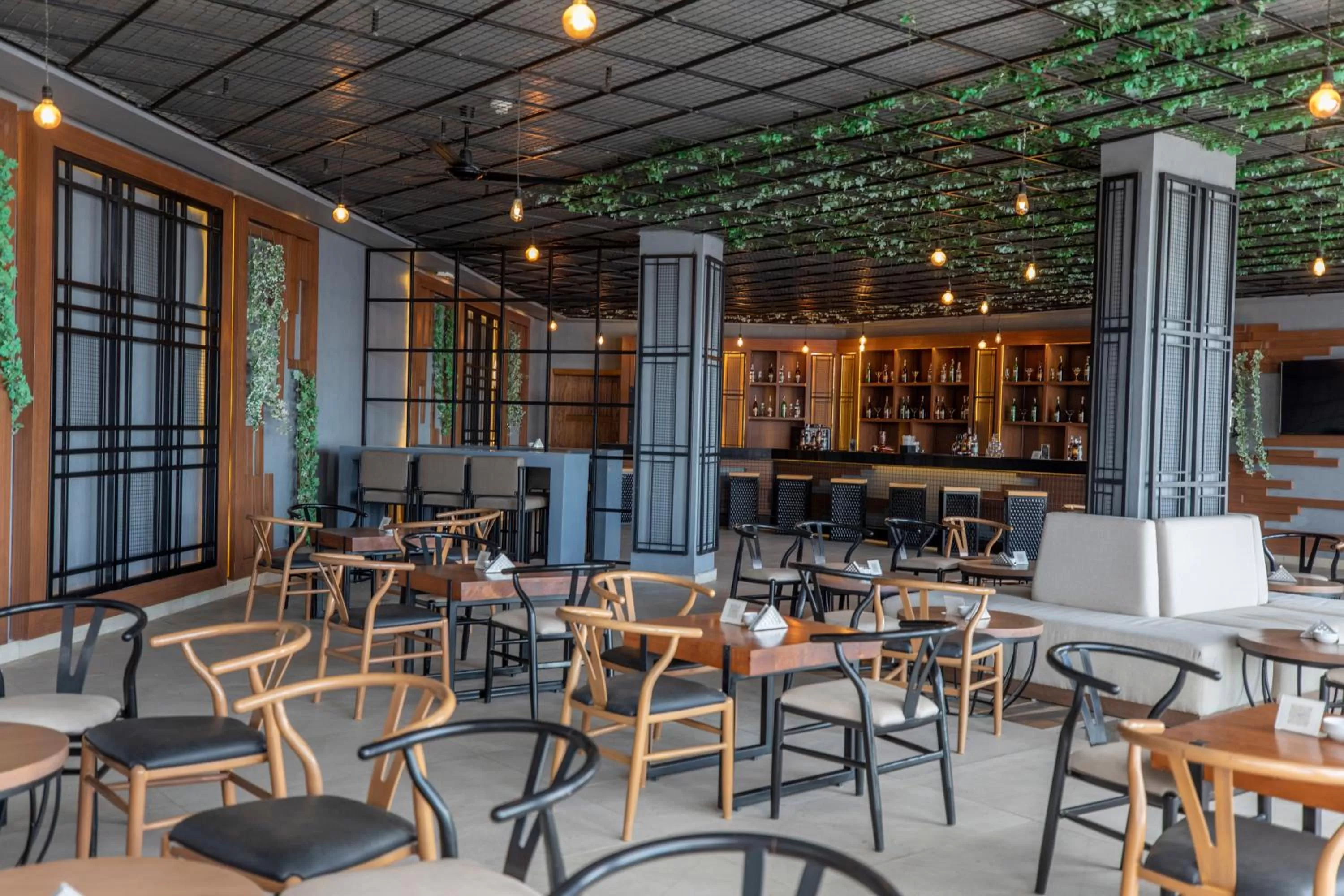 Lounge or bar in Sunrise Diamond Beach Resort -Grand Select