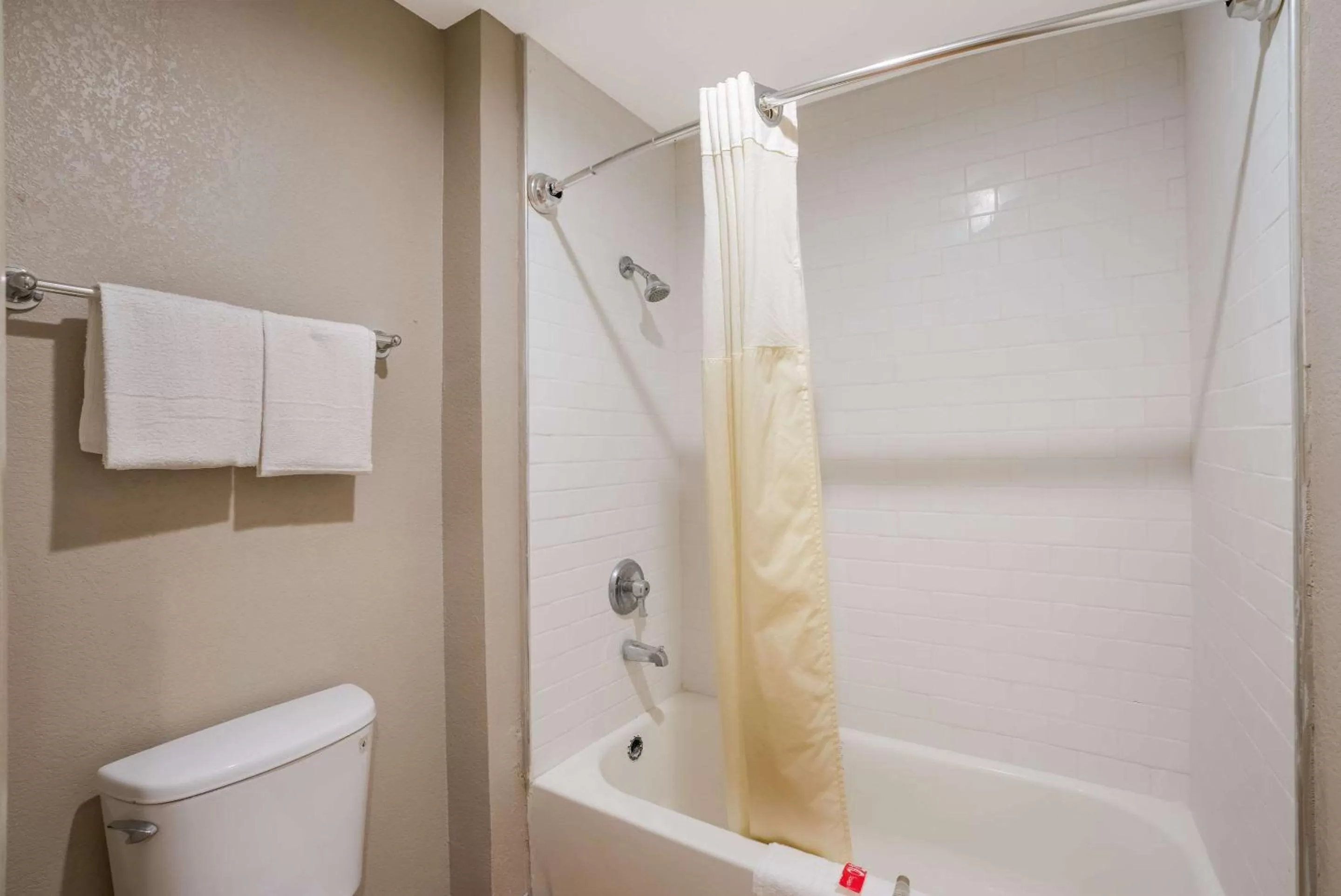 Bedroom, Bathroom in Econo Lodge