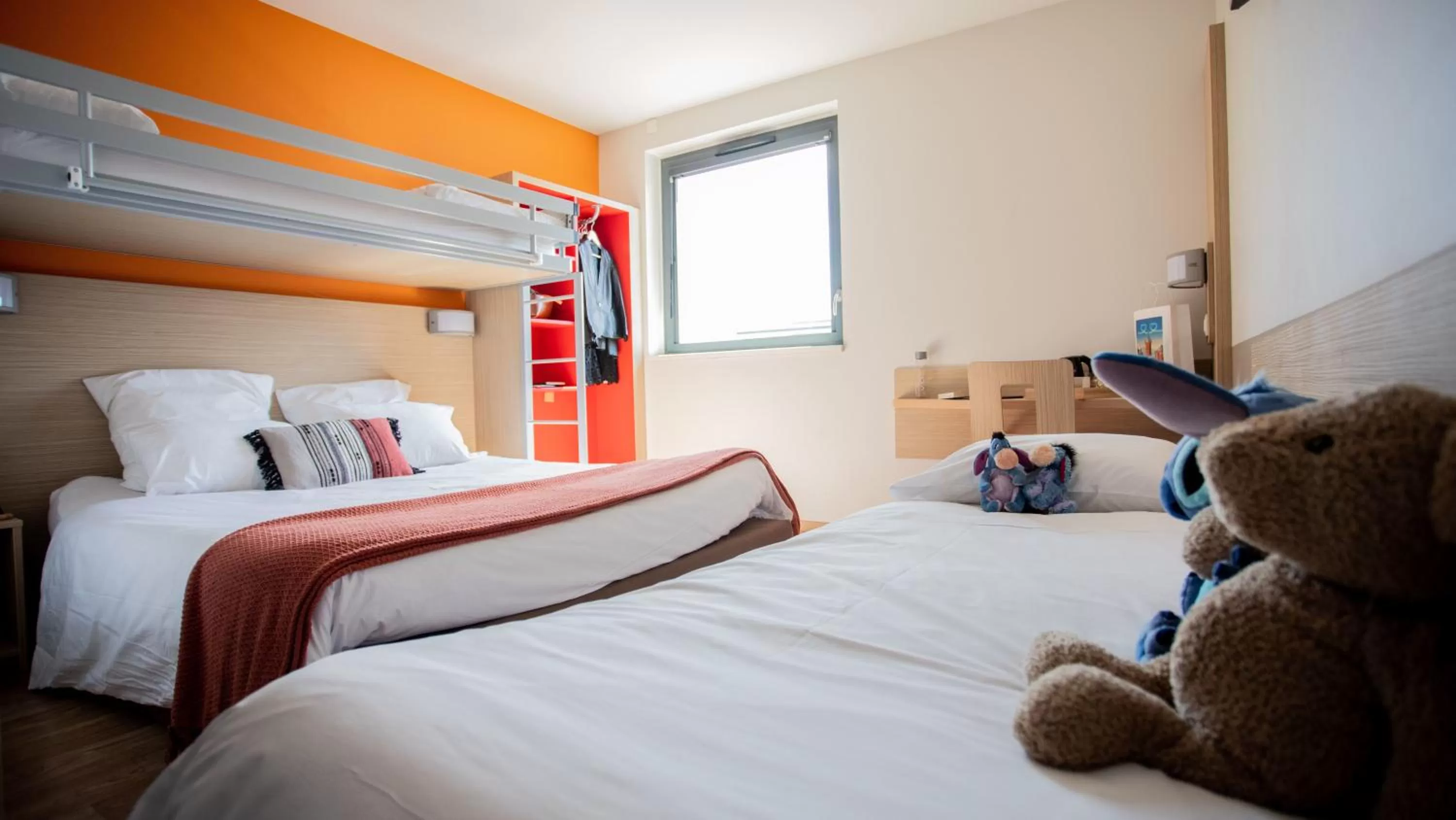 Photo of the whole room, Bed in Oneloft Hotel