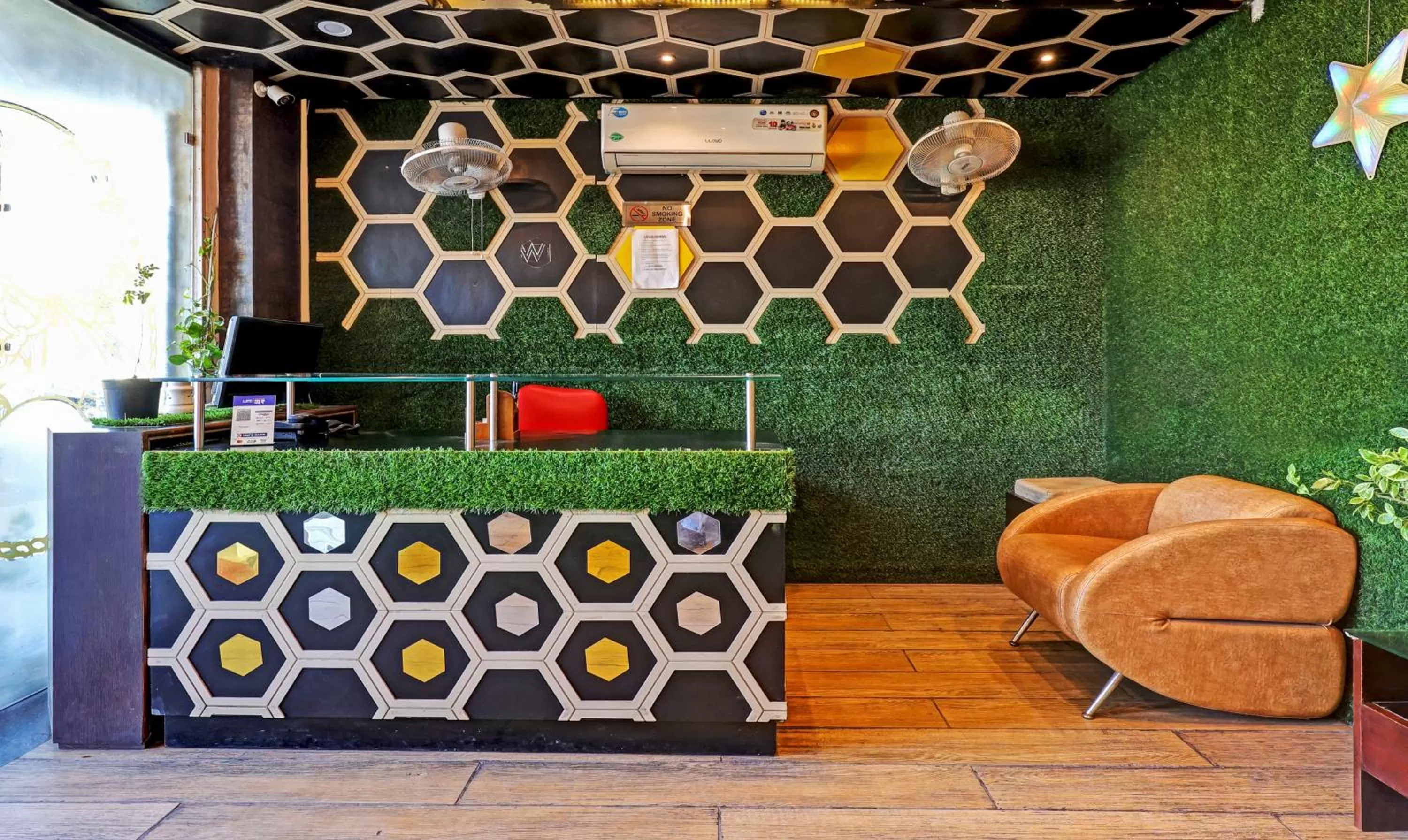 Lobby or reception, Lobby/Reception in Itsy By Treebo - Friends