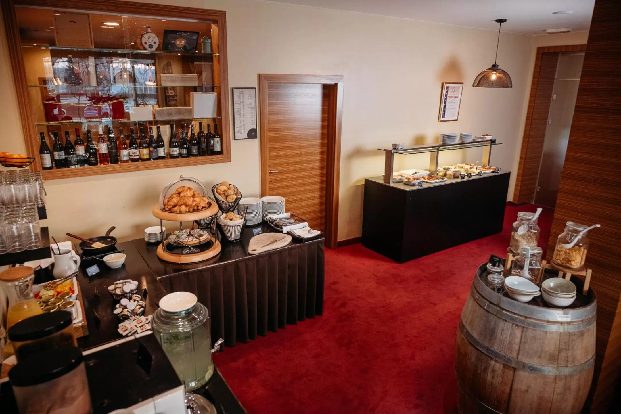 Restaurant/places to eat in Hotel Kunst