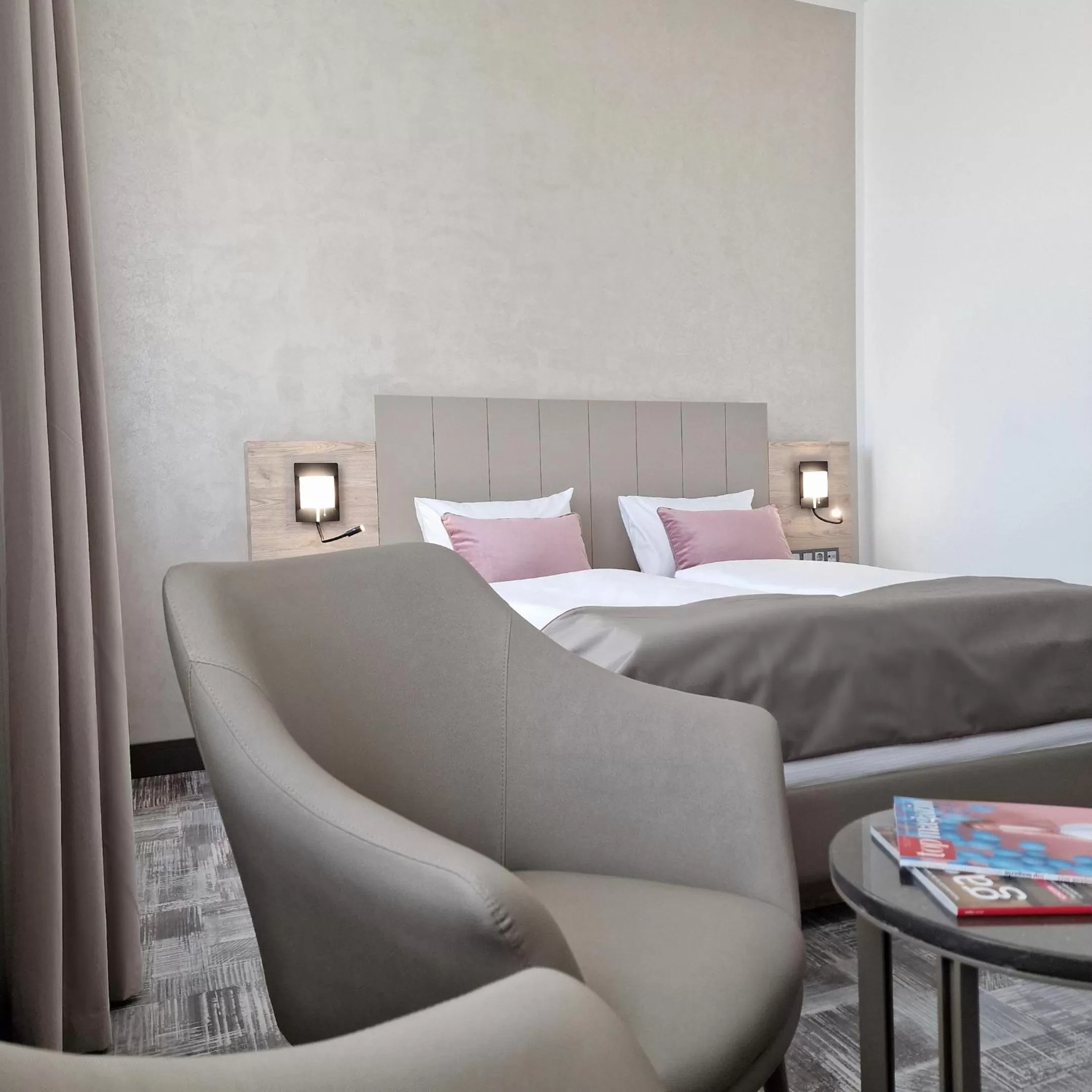 Staff, Bed in Hotel Kaiserhof