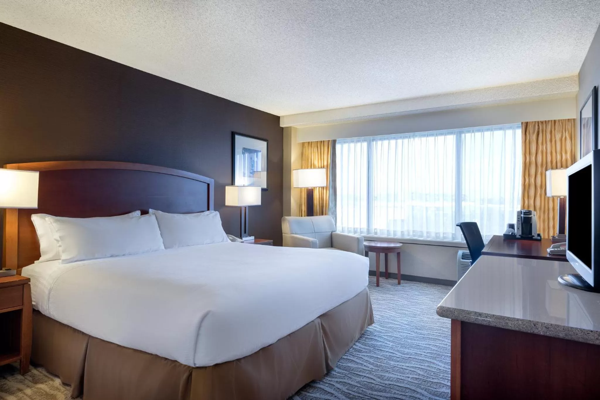 Photo of the whole room, Bed in Holiday Inn Los Angeles Gateway-Torrance by IHG