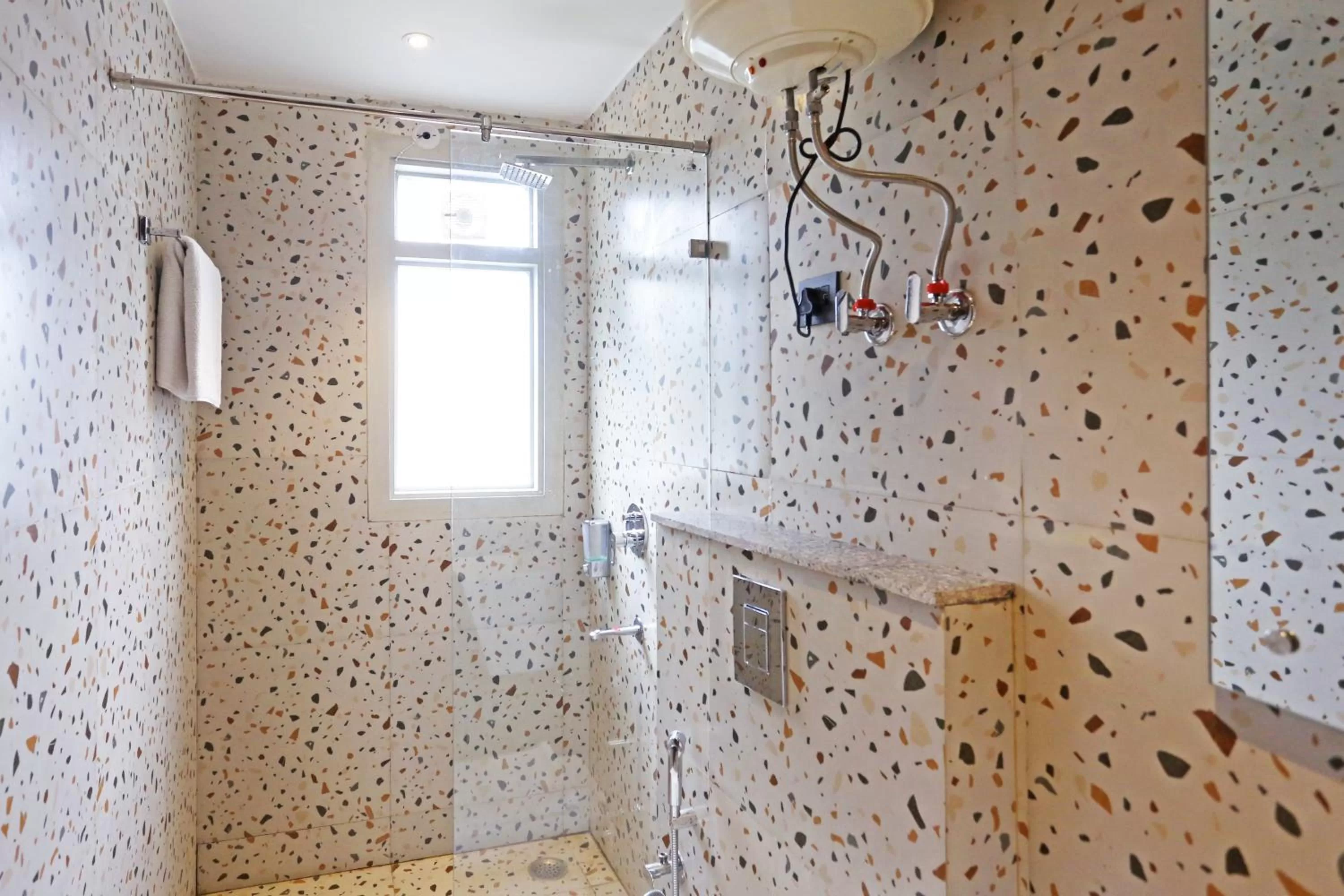 Shower, Bathroom in Frankstay By Hotel Preet in 05 mints walking Distance Nizamuddin Railway Station