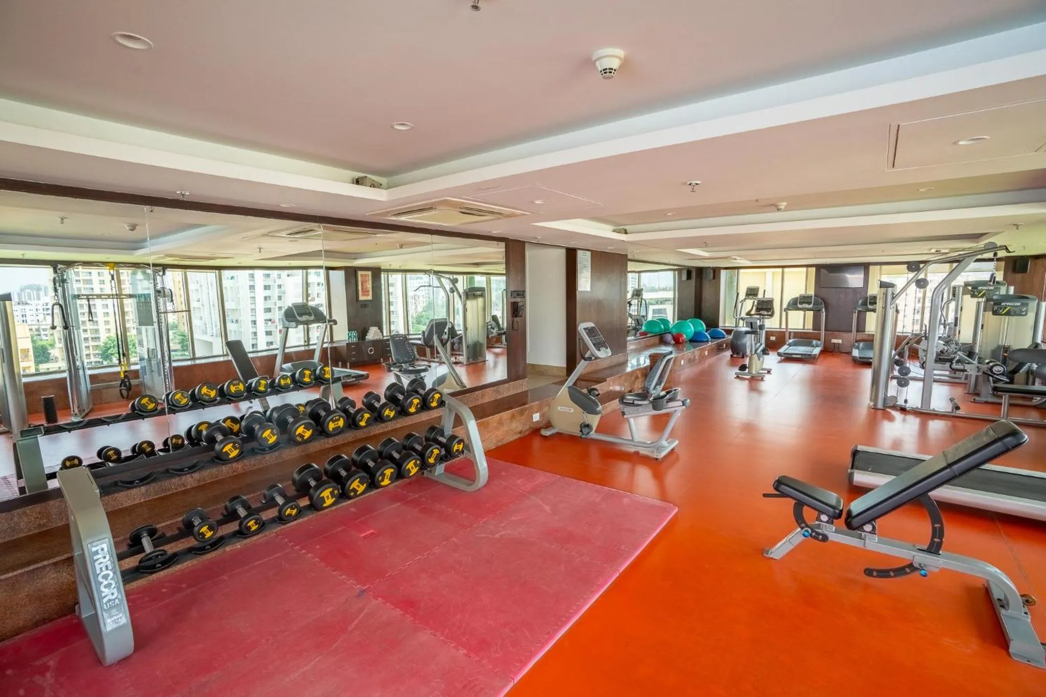 Fitness centre/facilities in Radisson Blu Pune Hinjawadi