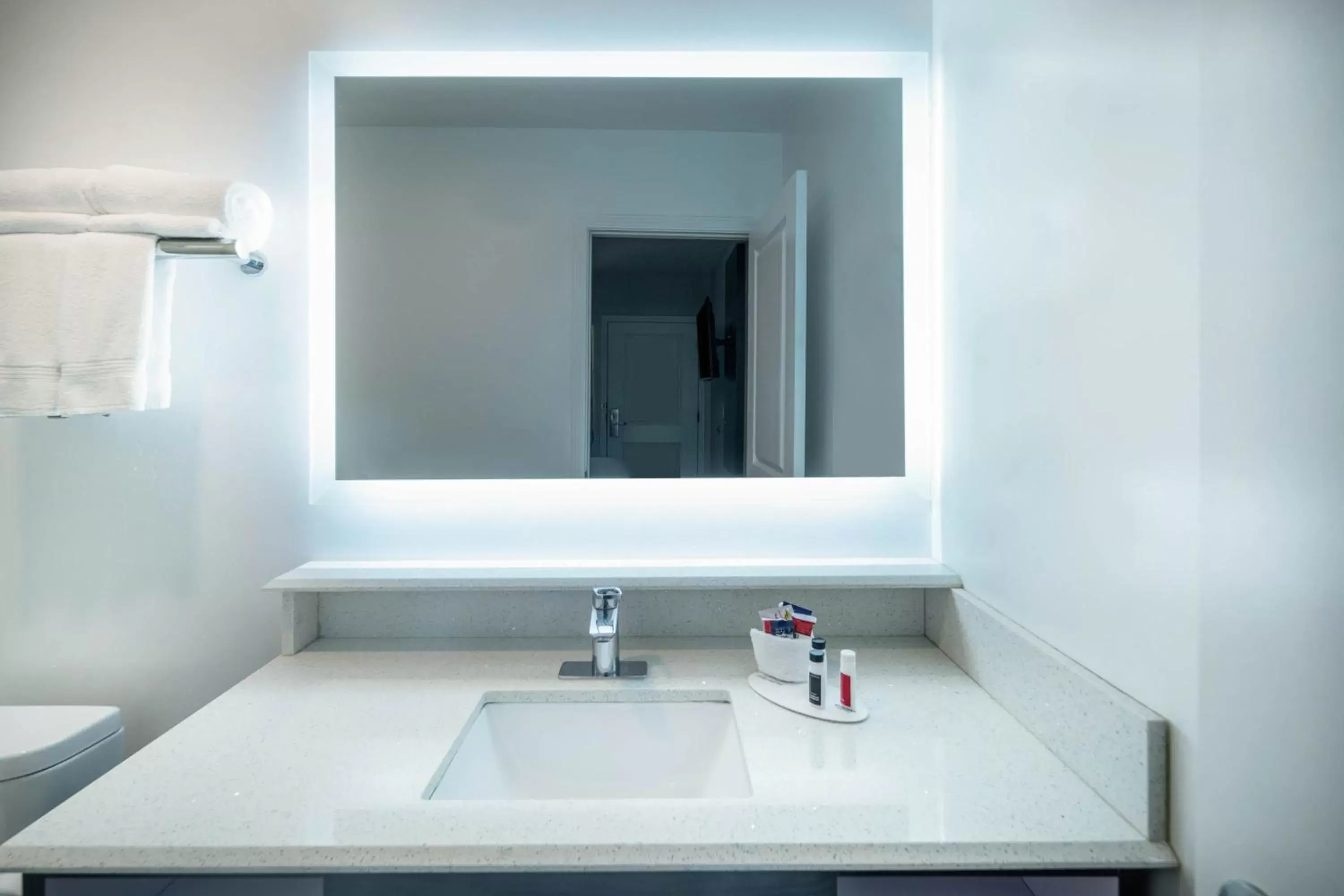 Queen Studio Suite - Non-Smoking in Days Inn by Wyndham Galt Queen Studio Suite - Non-Smoking in Days Inn by Wyndham Galt