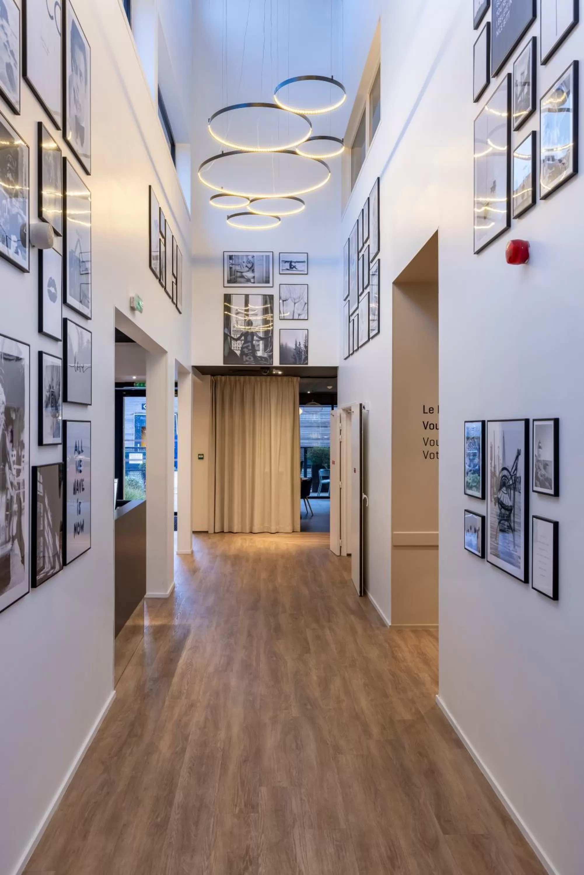 Lobby or reception in PADJA Hôtel & Spa Vannes