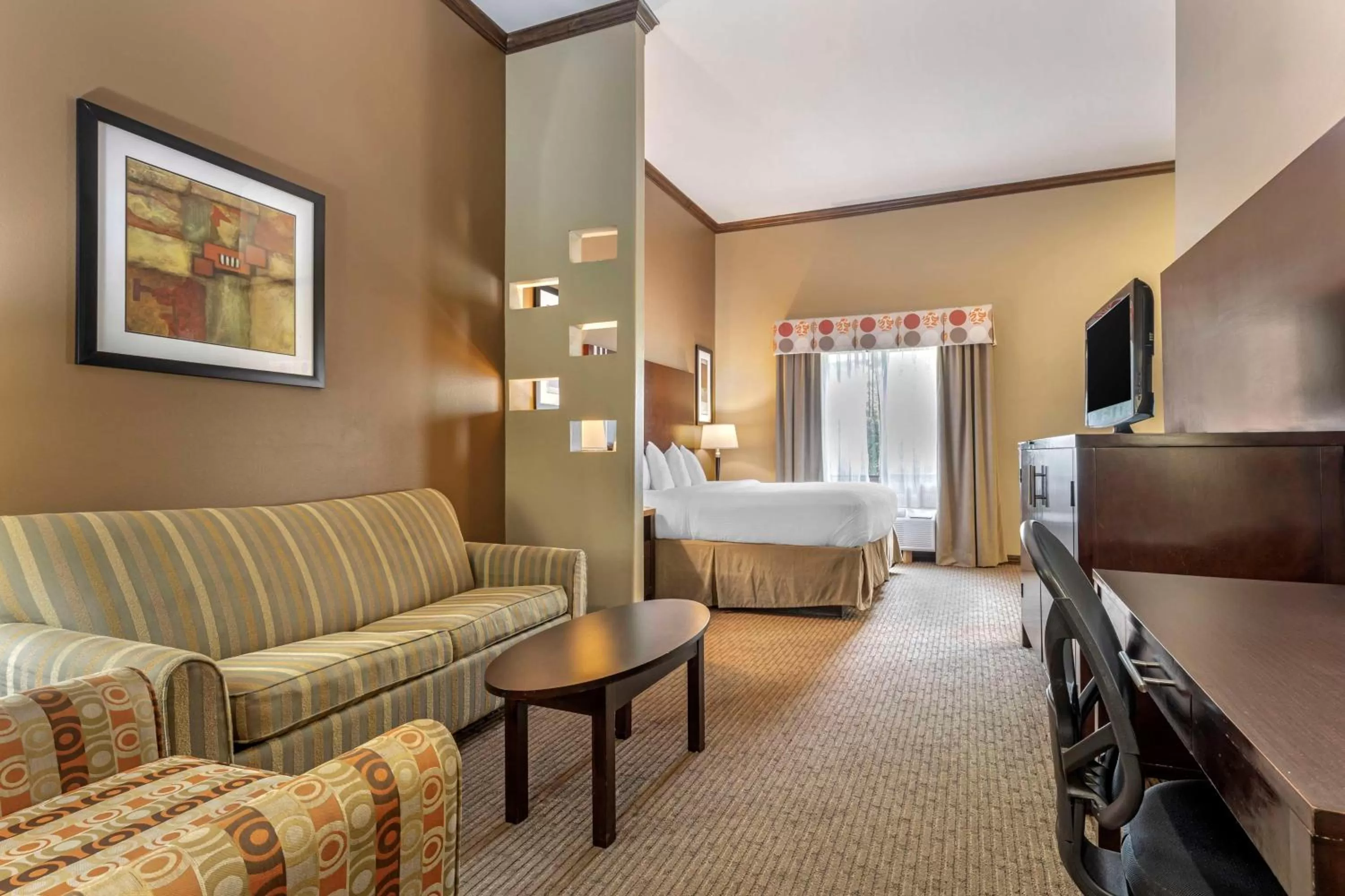 Photo of the whole room, Bed in Best Western Plus Texoma Hotel & Suites