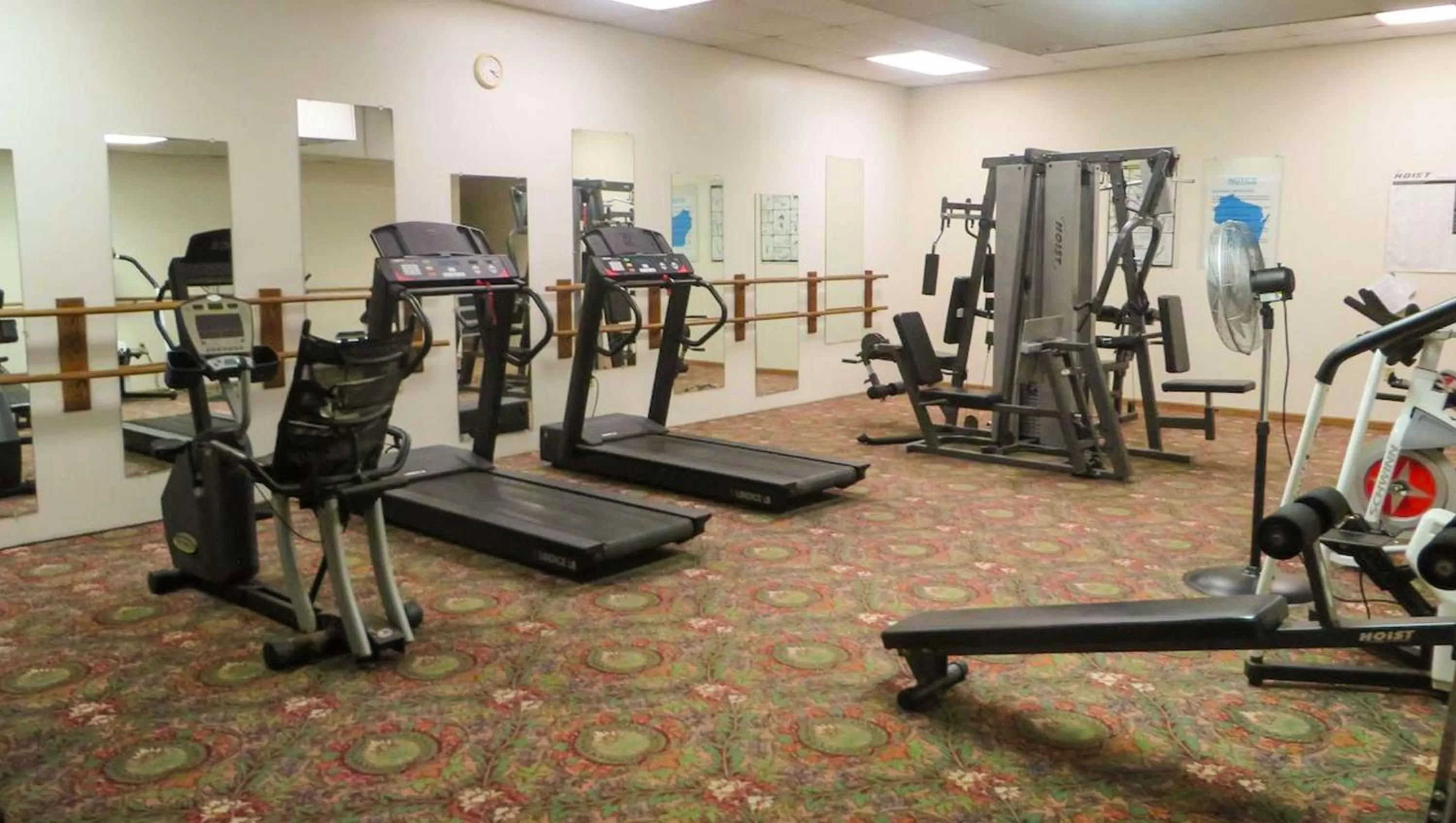 Fitness centre/facilities in Voyageur Inn and Conference Center