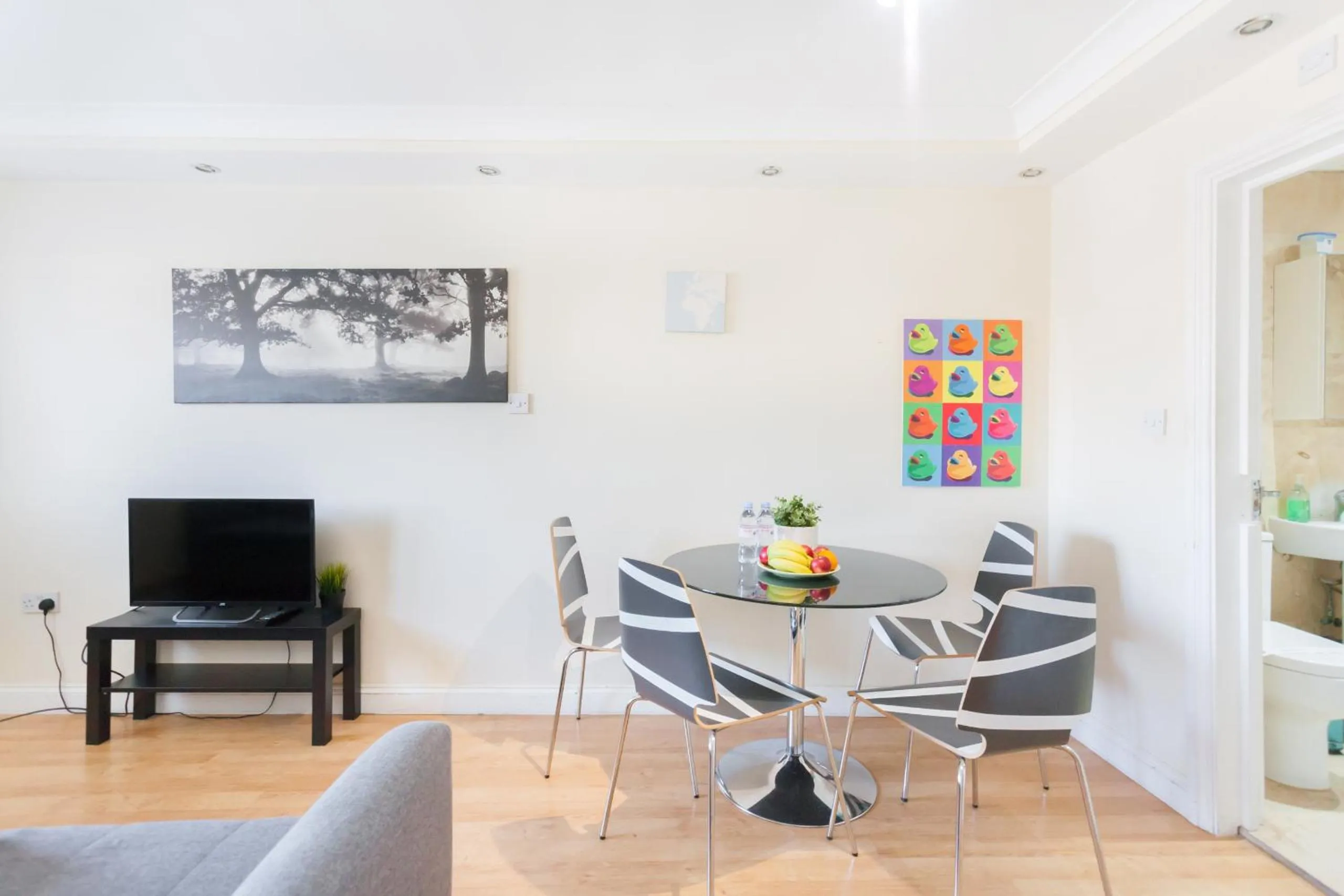 Dining area in Kings Cross Prime Stay Apartments