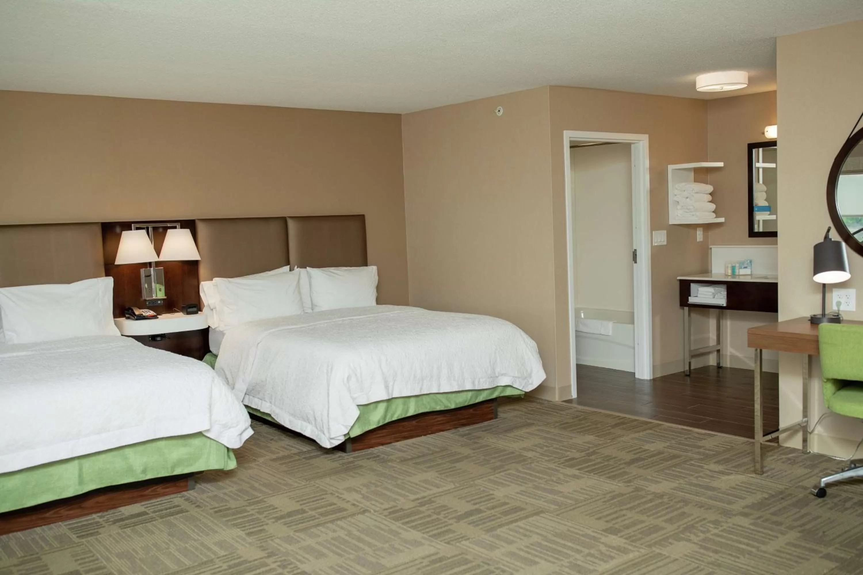 Bedroom, Bed in Hampton Inn Commerce/Novi