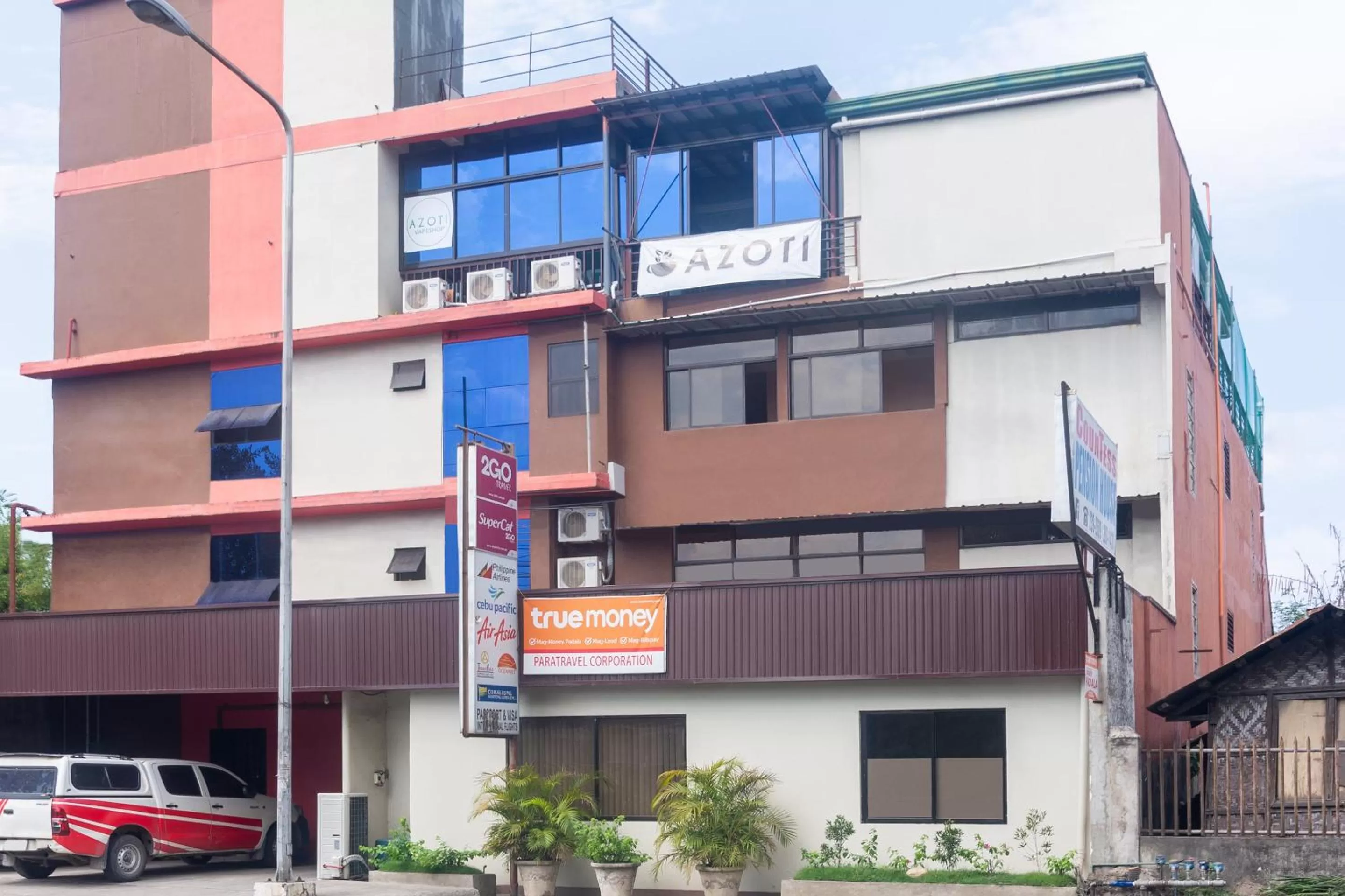 Facade/entrance in CounTess Pension House