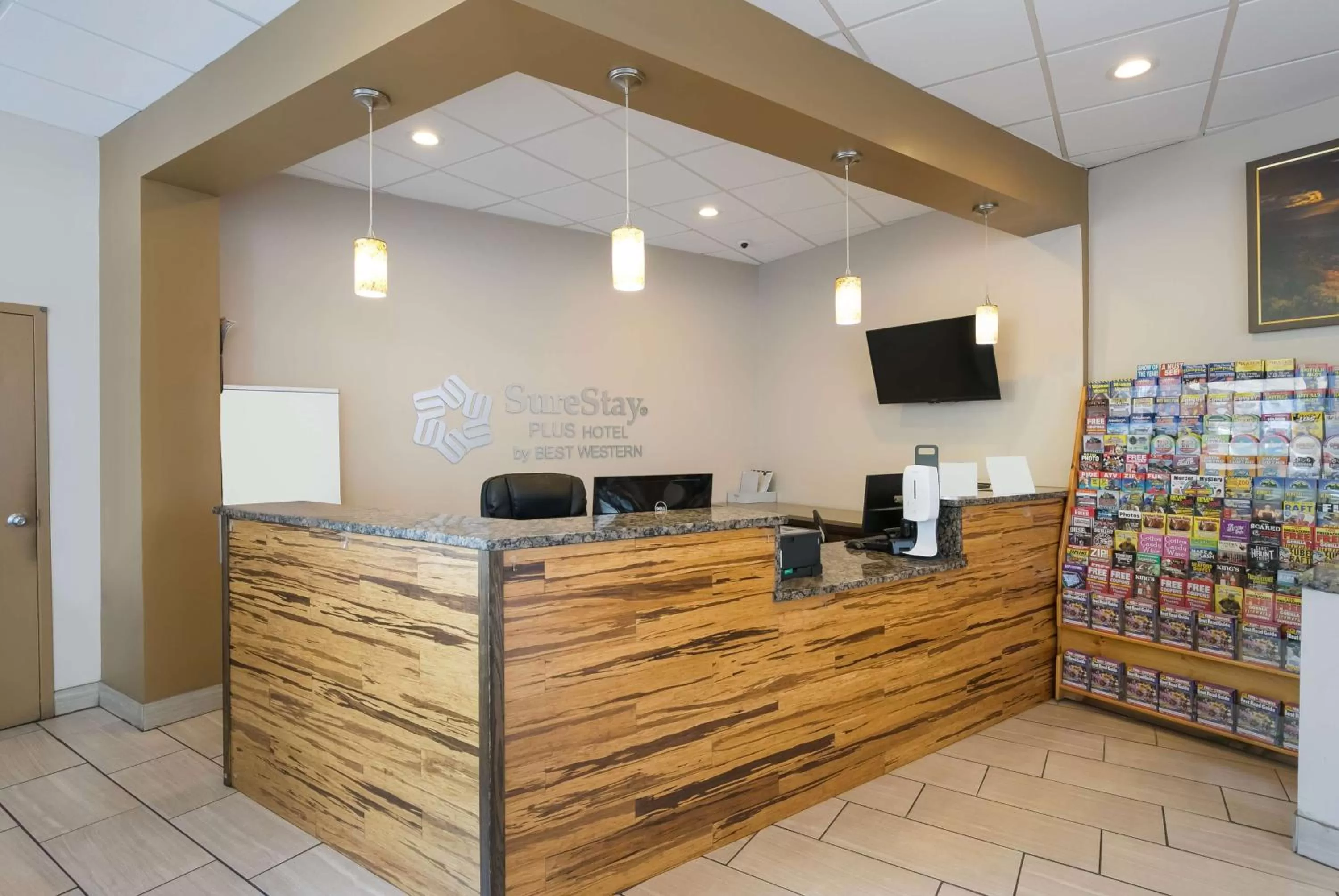 Lobby or reception in SureStay Plus Hotel by Best Western Gatlinburg