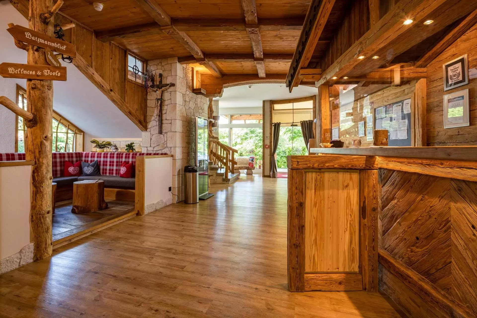 Lobby or reception in Alm- & Wellnesshotel Alpenhof