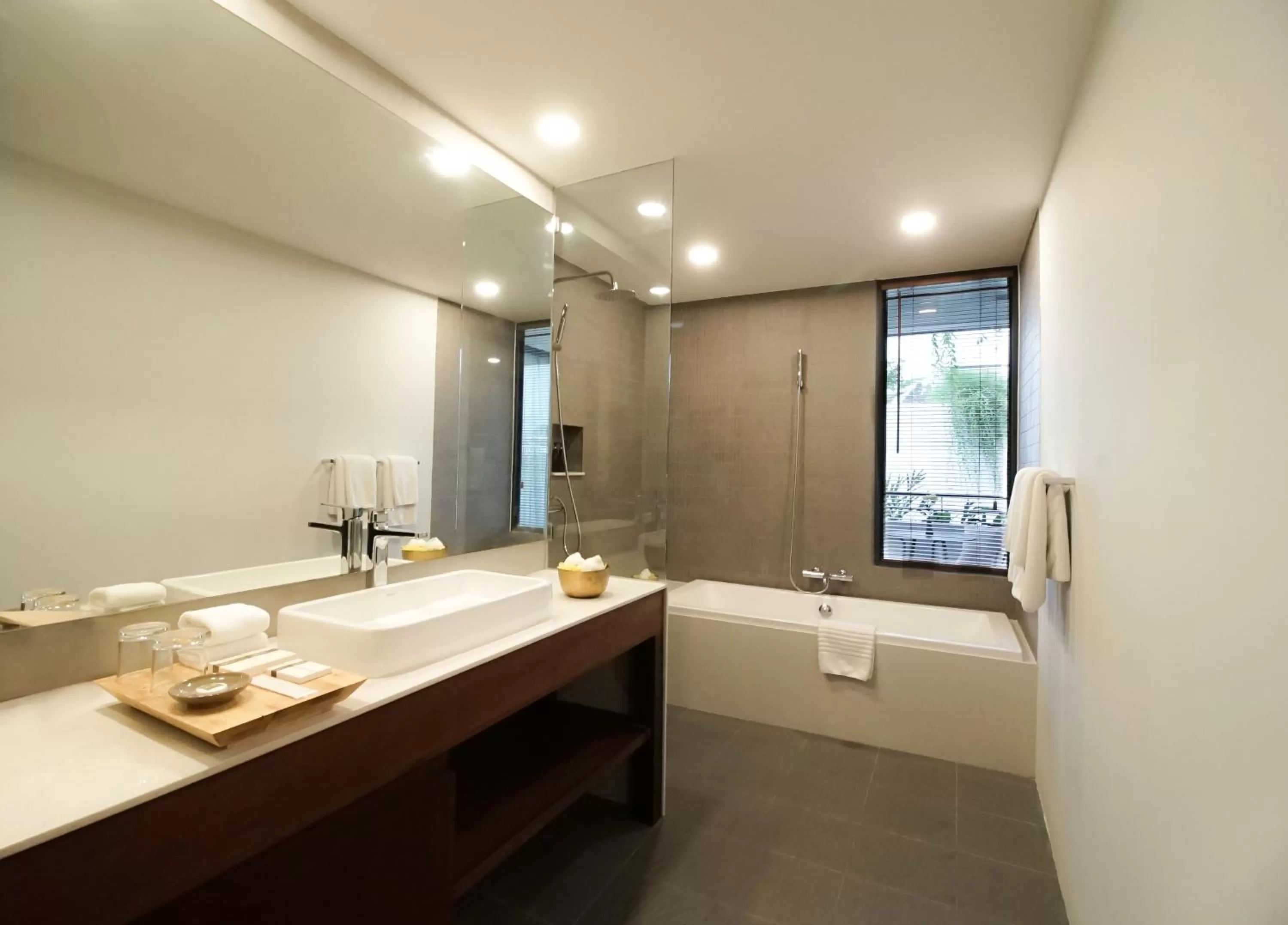 Bathroom, Bed in Penh House Hotel