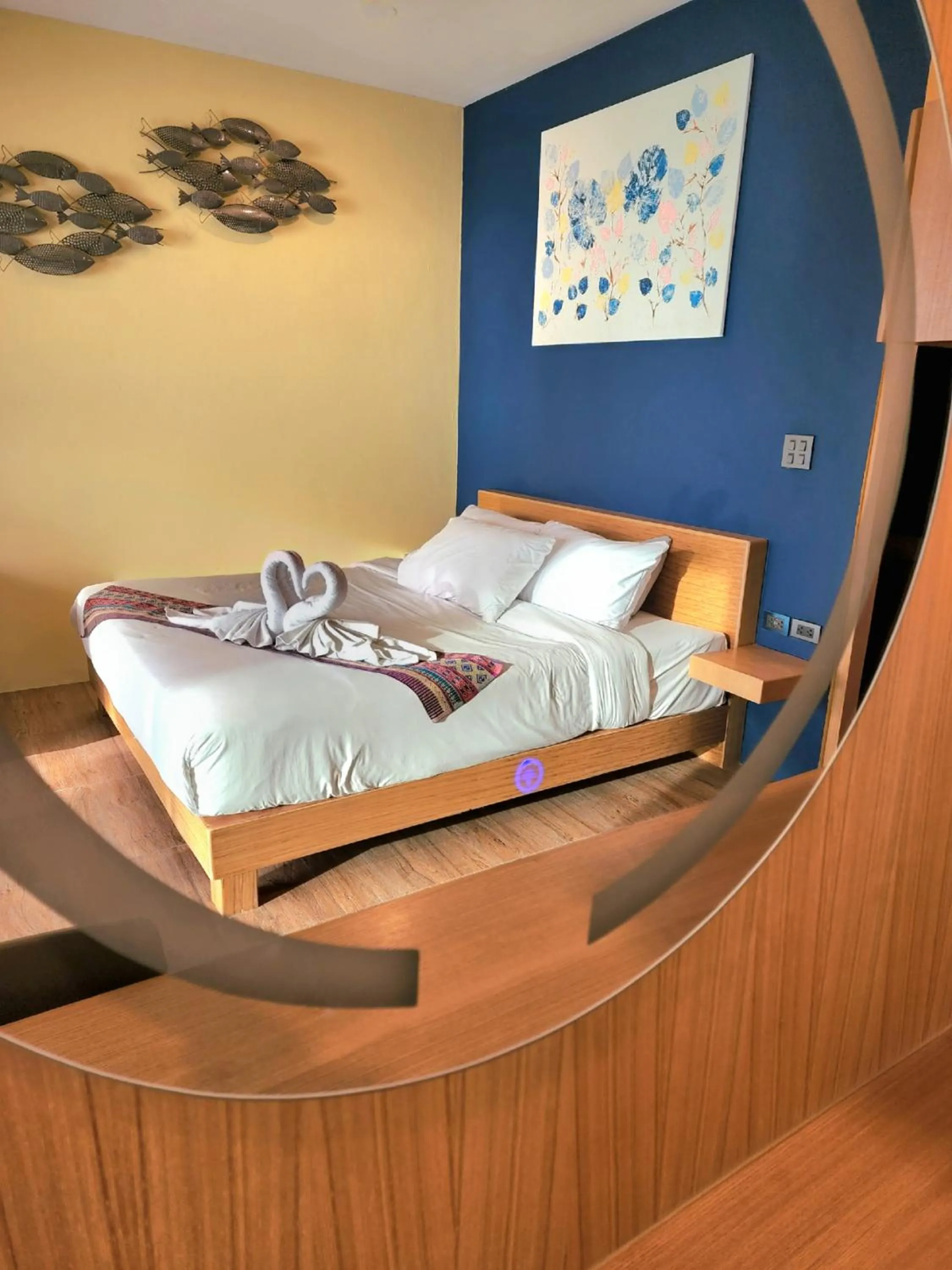 Photo of the whole room, Bed in Cliff Lanta Suite-Koh Lanta Krabi