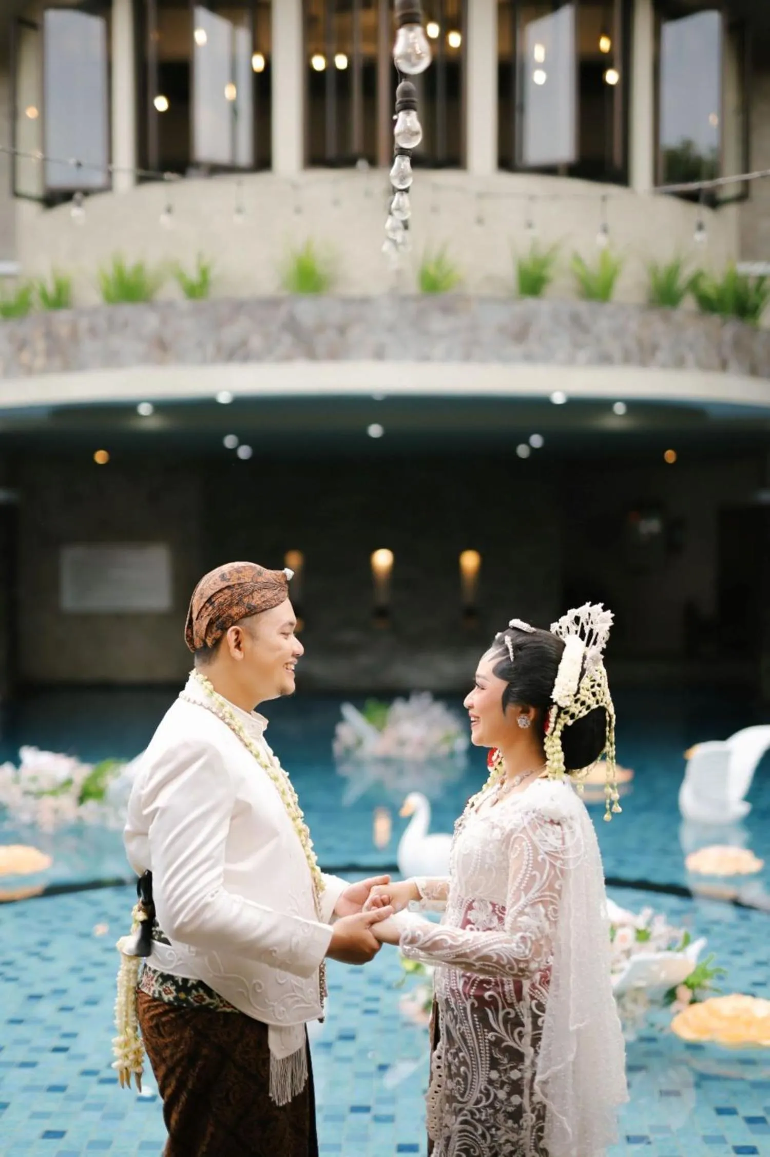 Swimming pool in Hotel Sriti Magelang