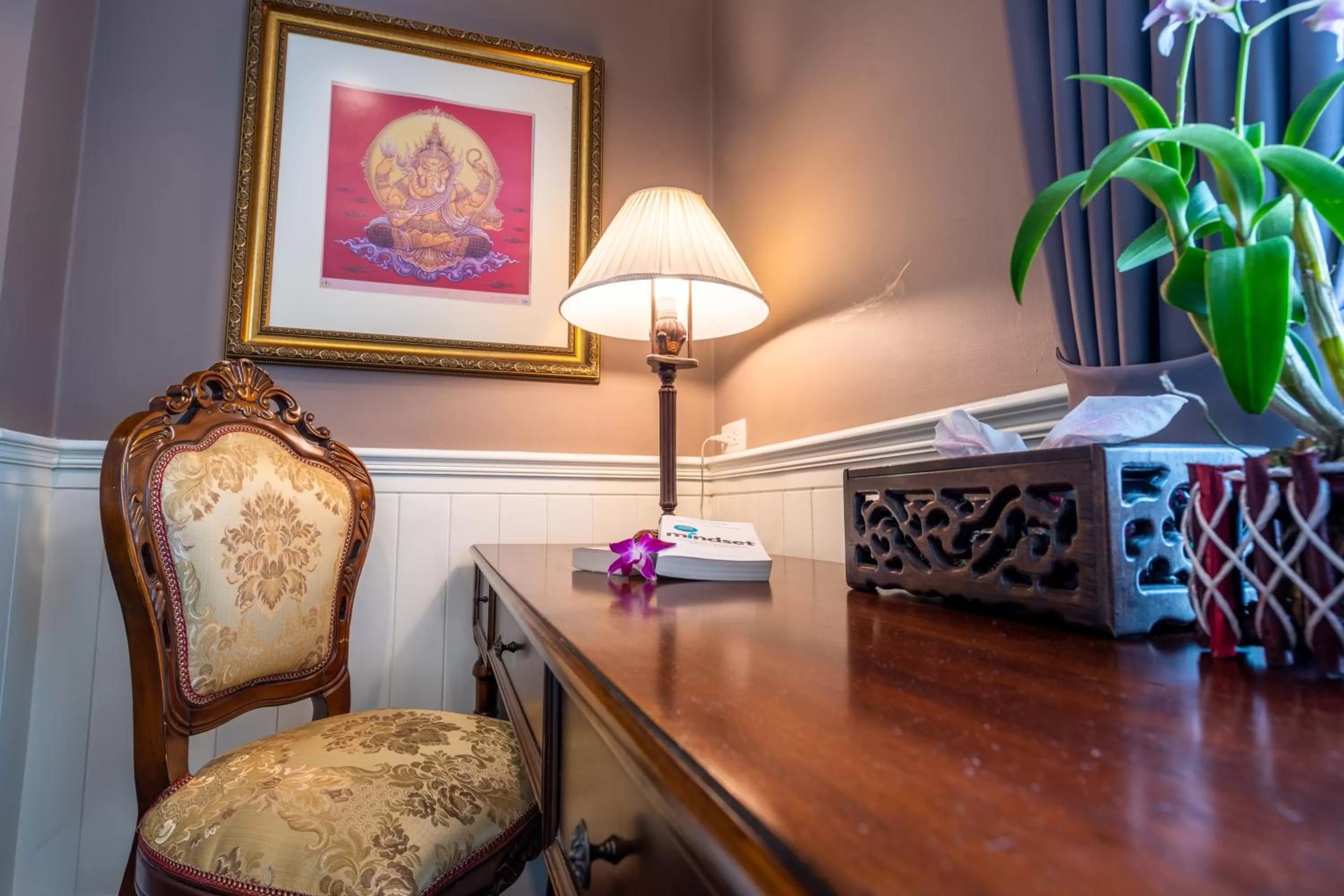 Seating area in The Orchid House 153