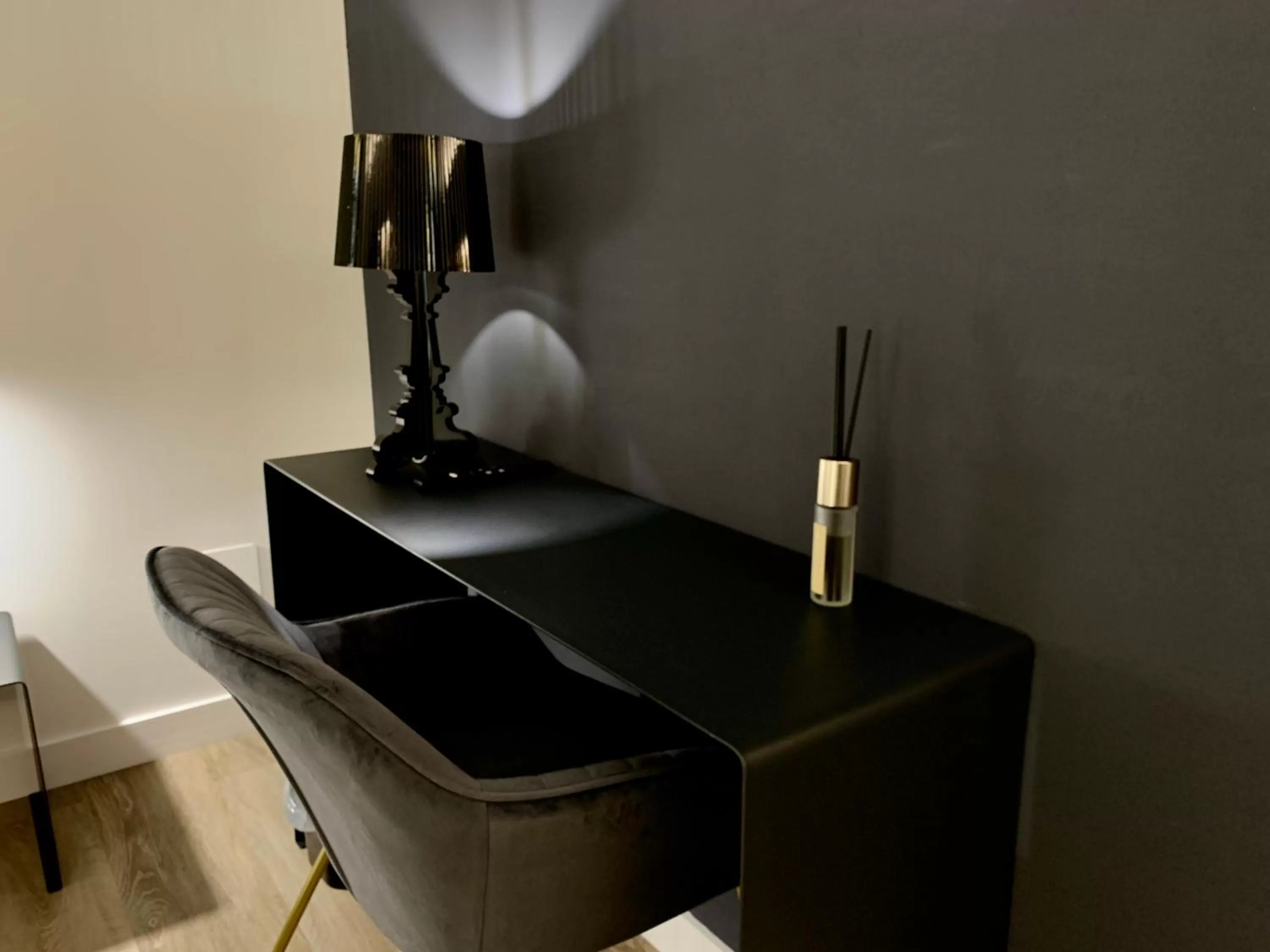 Bedroom, TV/Entertainment Center in Toledo Boutique Rooms