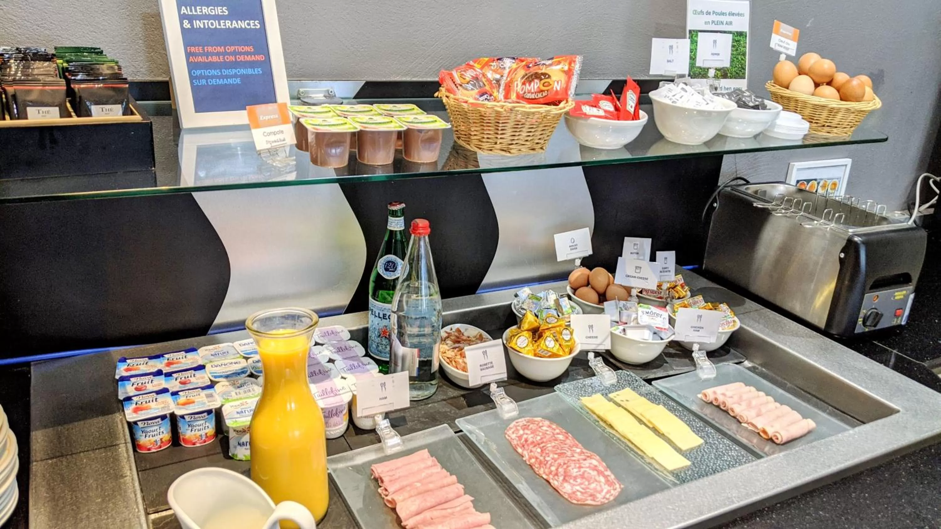 Buffet breakfast in HDB Hôtel De Bernin - ex Domaine des Fontaines