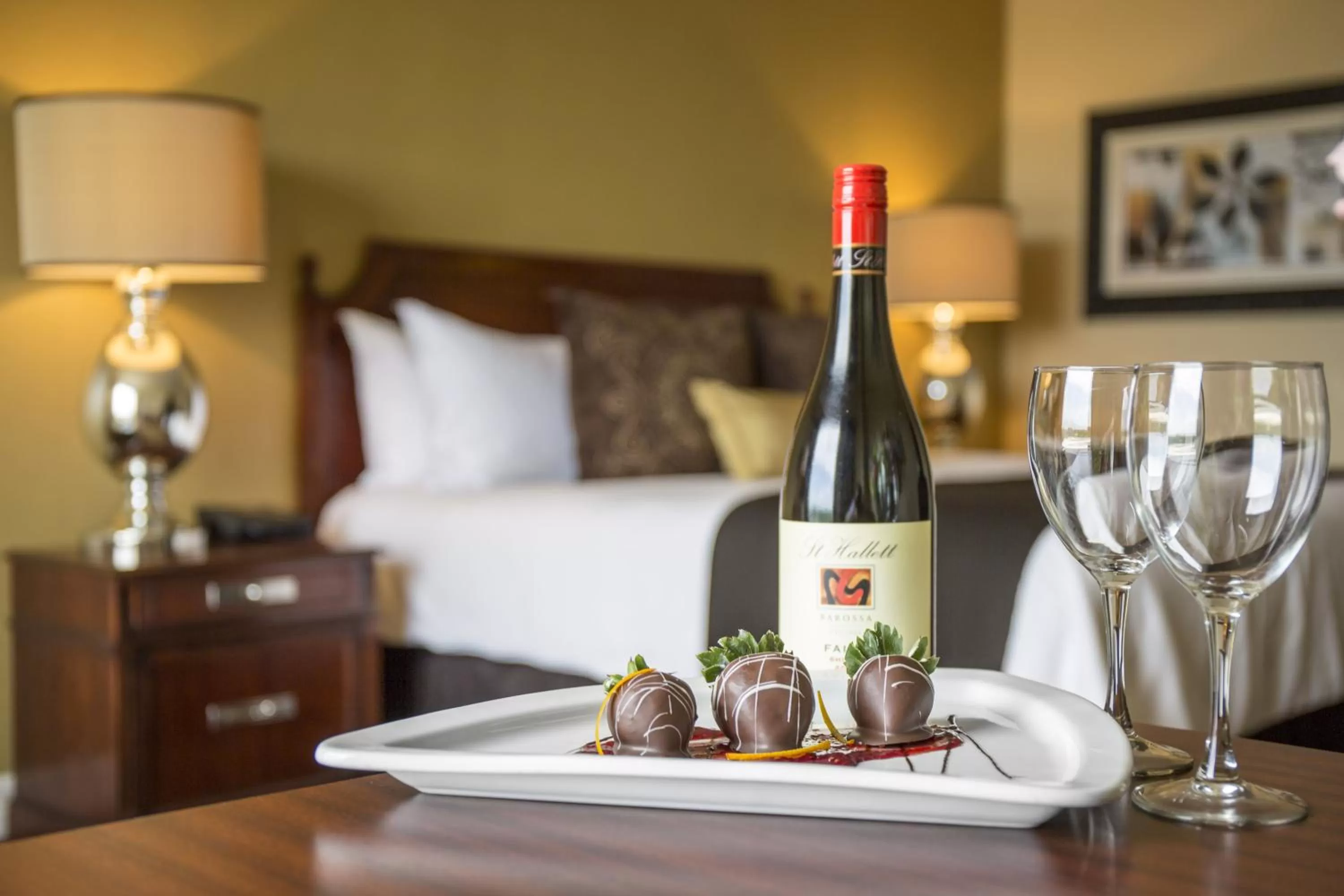 Bed in Omni Houston Hotel