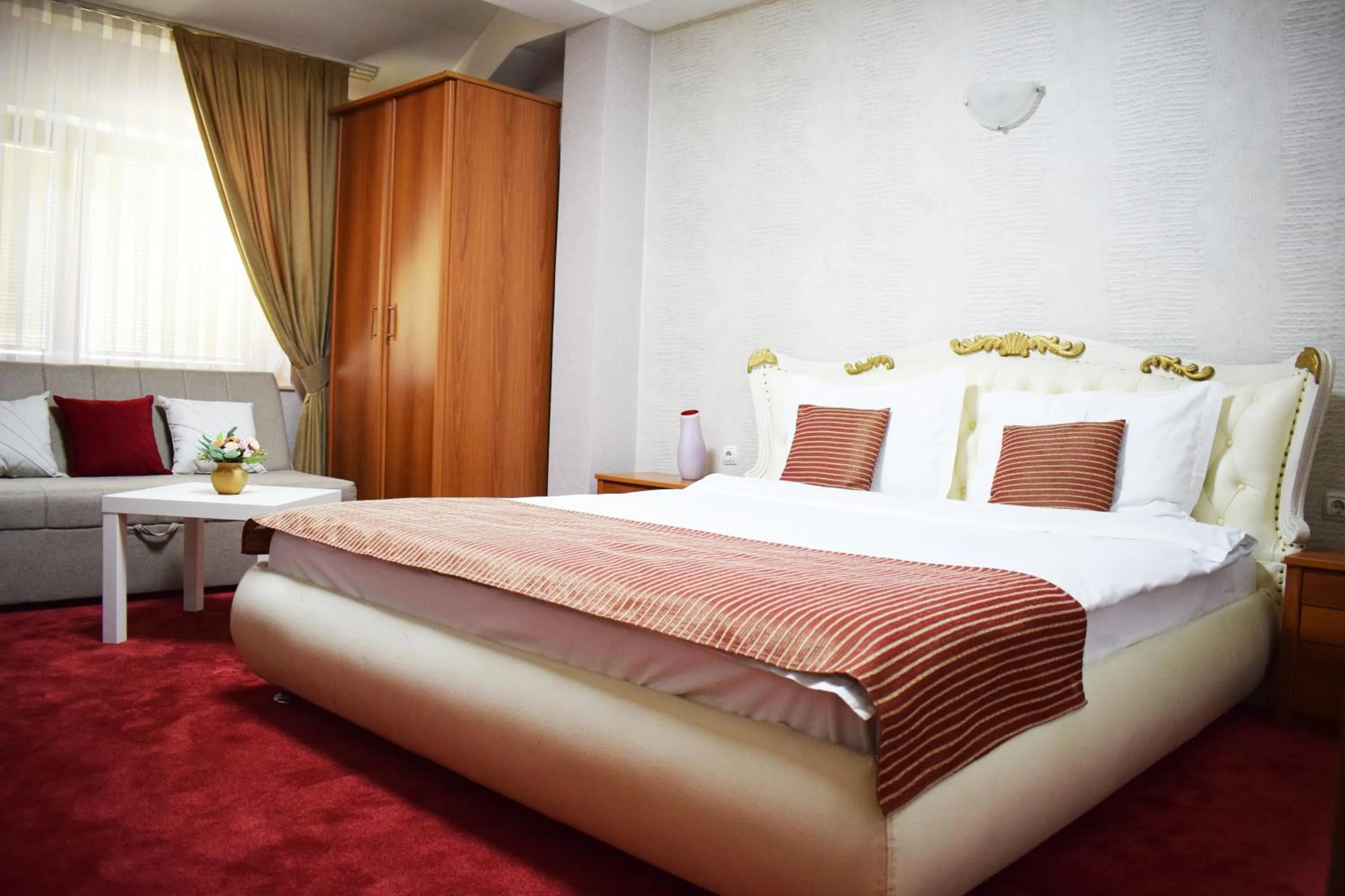 Bed in Hotel Aristocrat & Fish Restaurant