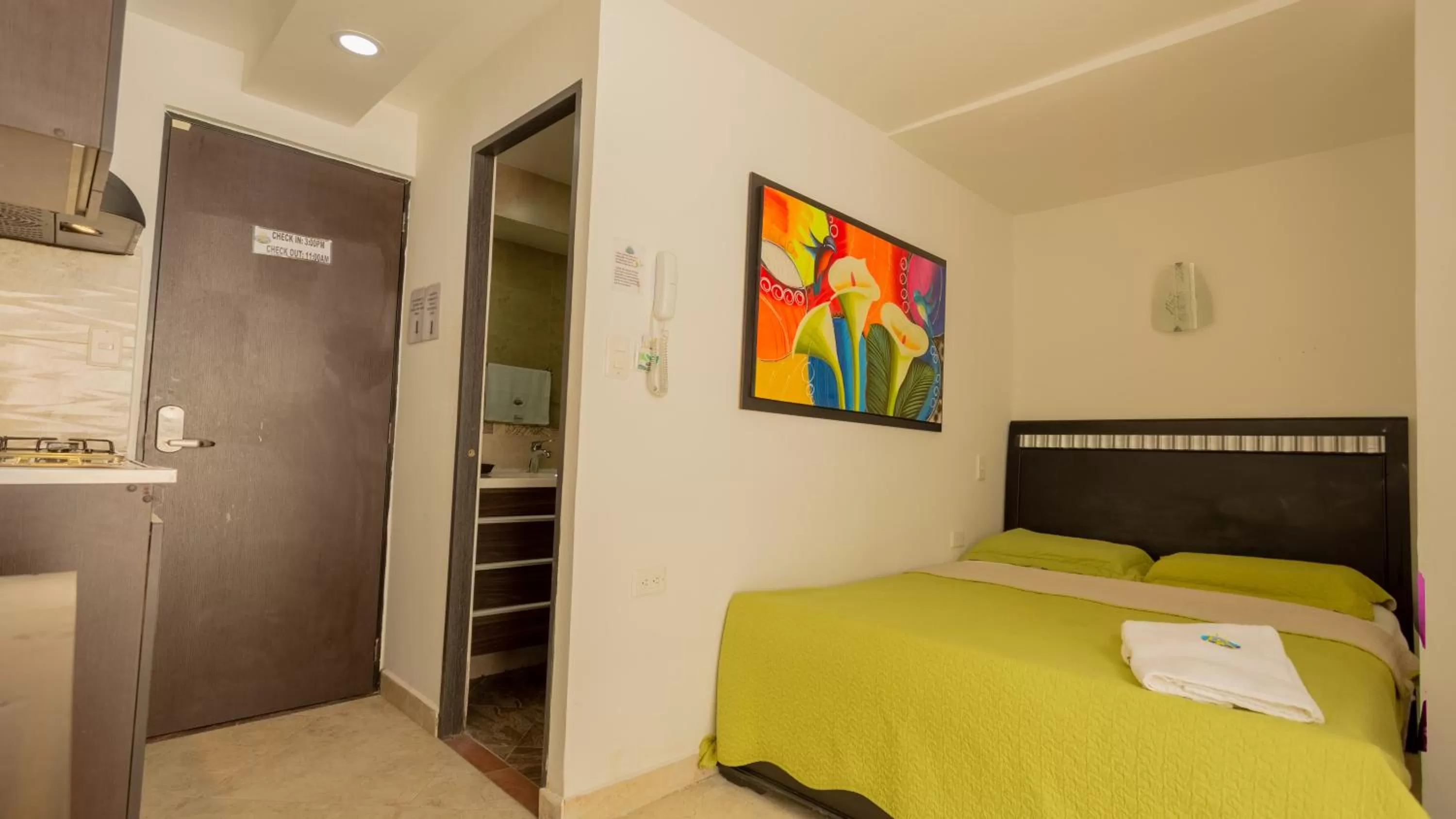 Photo of the whole room, Bed in Hollywood Beach Suite