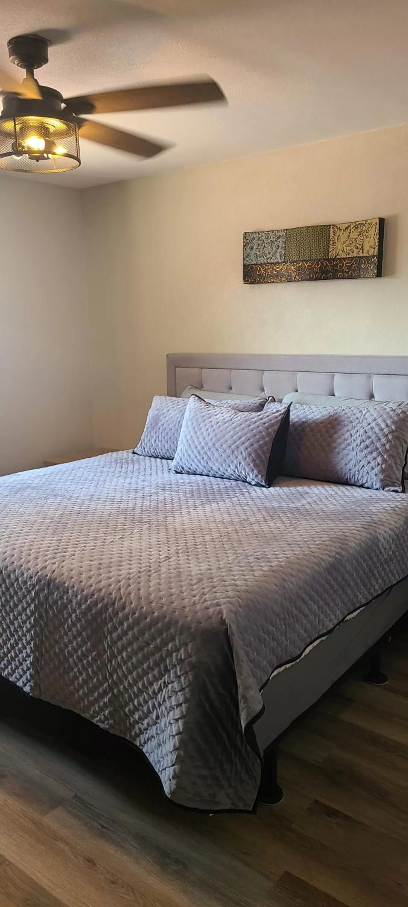 Photo of the whole room, Bed in Red Rock Motel and Dam Motel