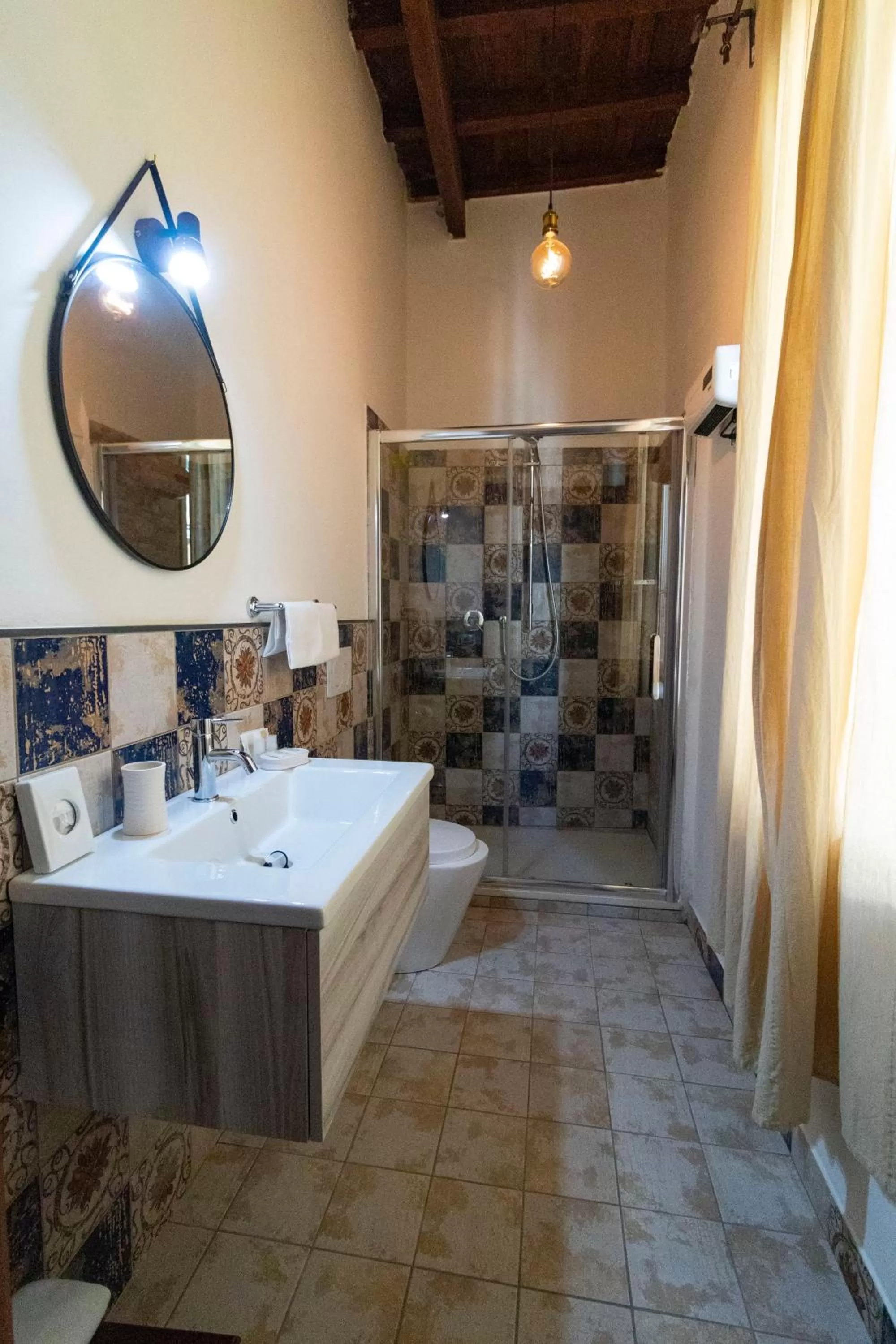 Bathroom in Cicerone Guest House