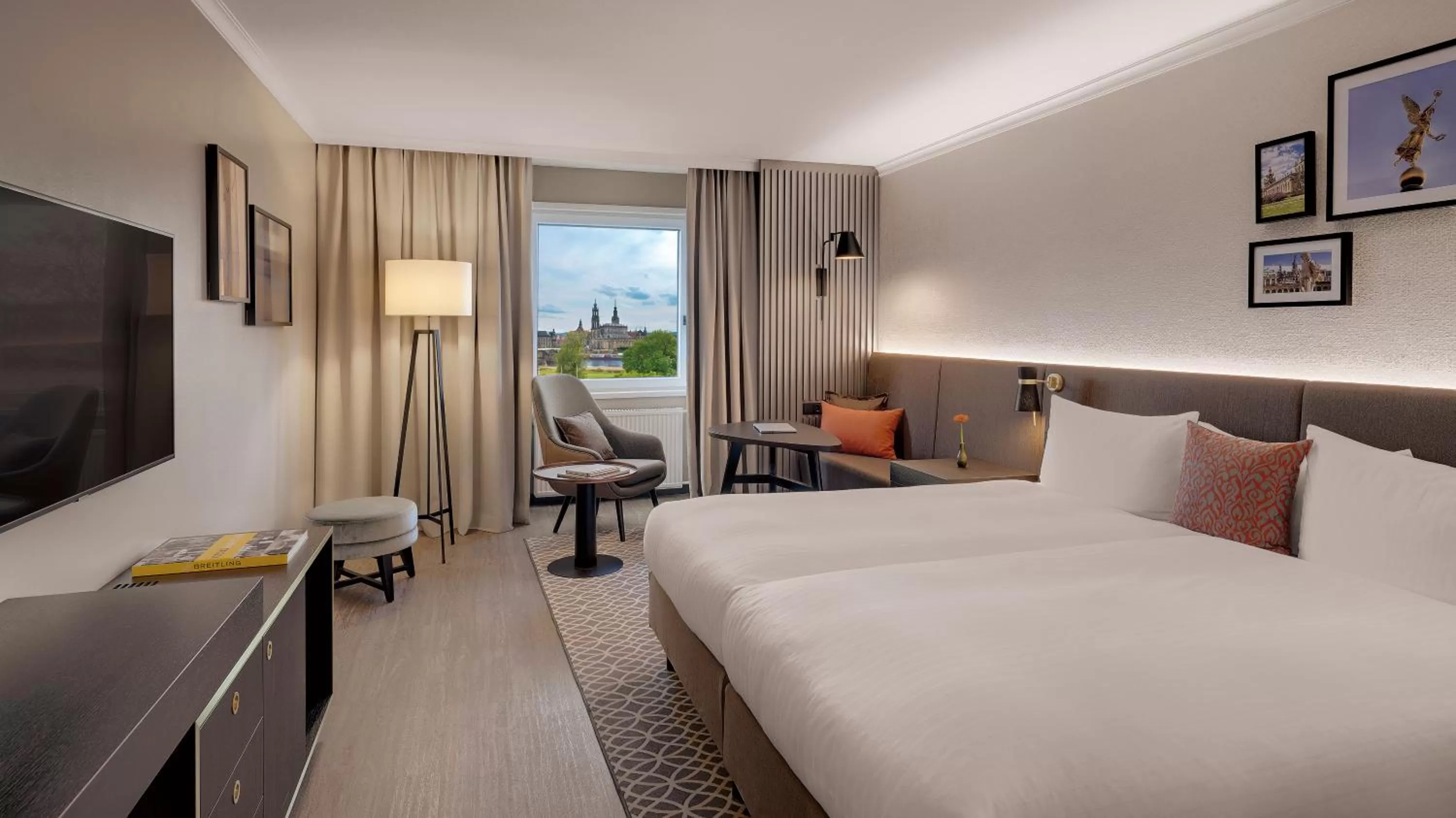 View (from property/room), Bed in Bilderberg Bellevue Hotel Dresden