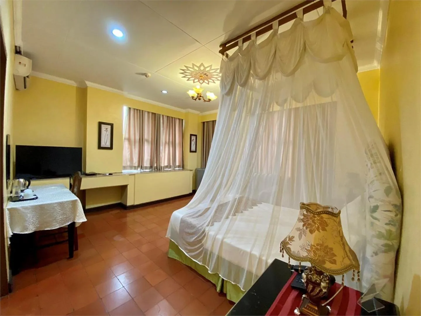 Bed in White Knight Hotel Intramuros