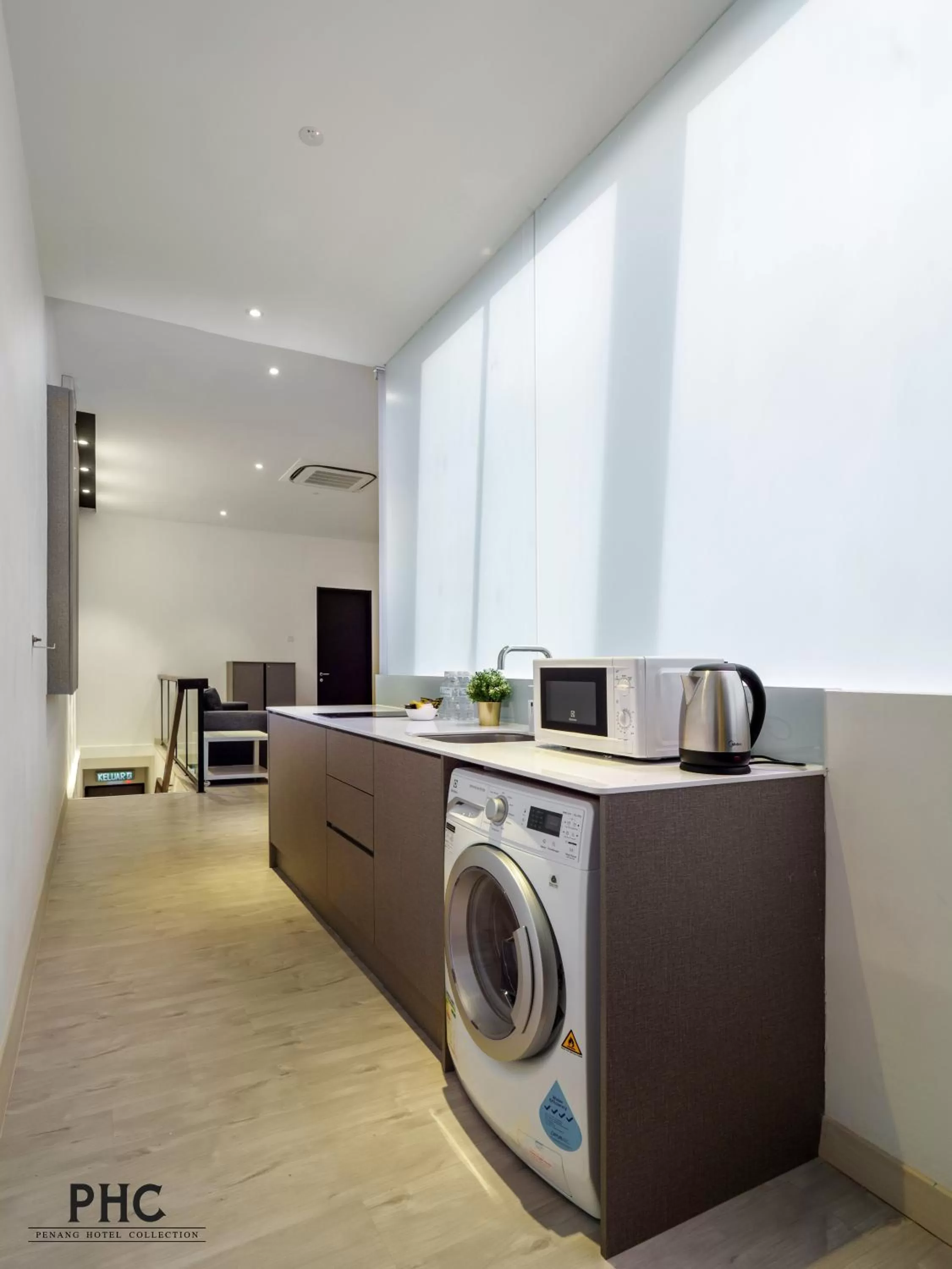 Coffee/tea facilities in Hutton Central Hotel Managed by The Ascott Limited