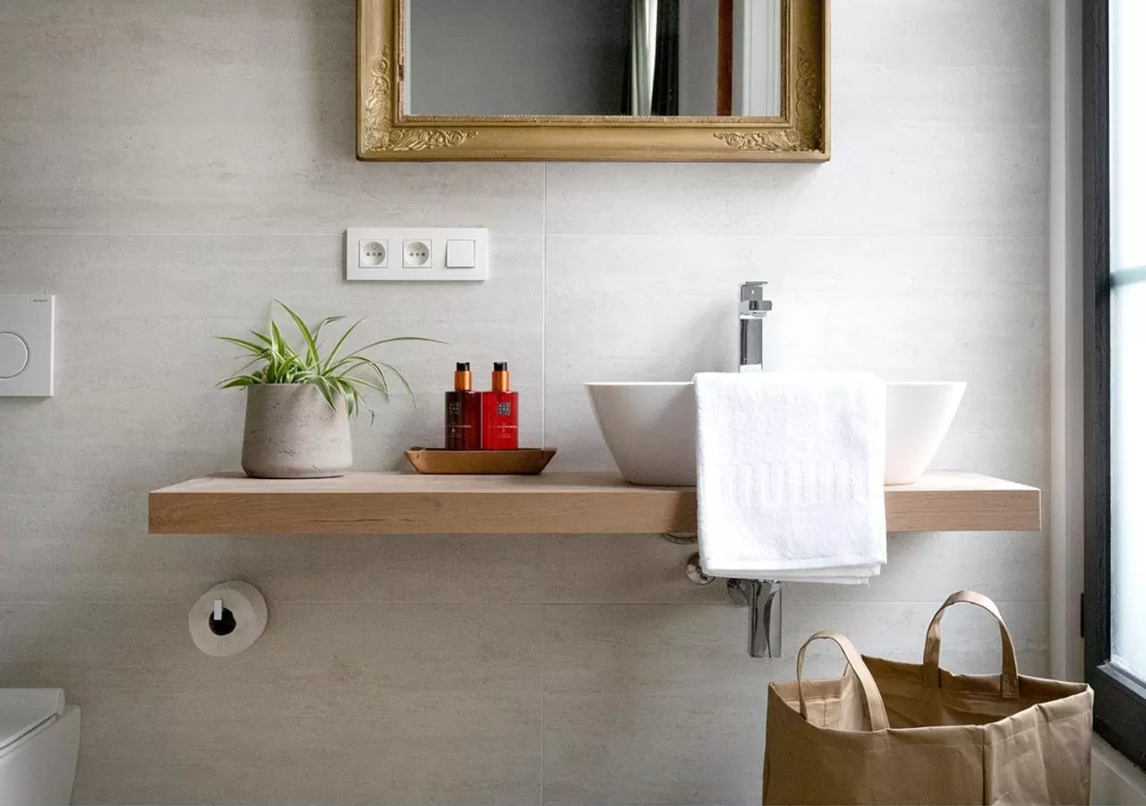 Bathroom in The Greenhouse