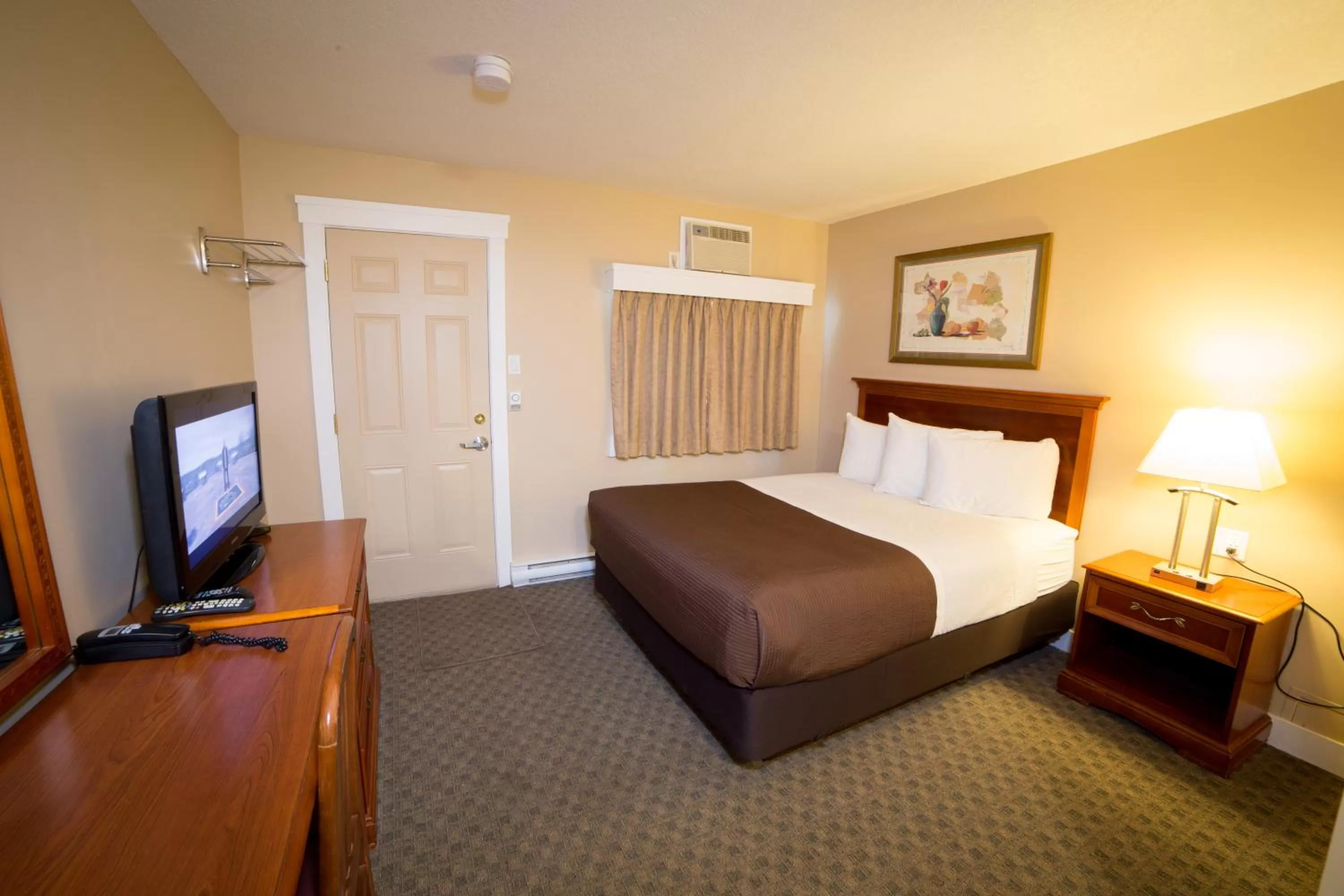 Decorative detail, Bed in Midway Motel