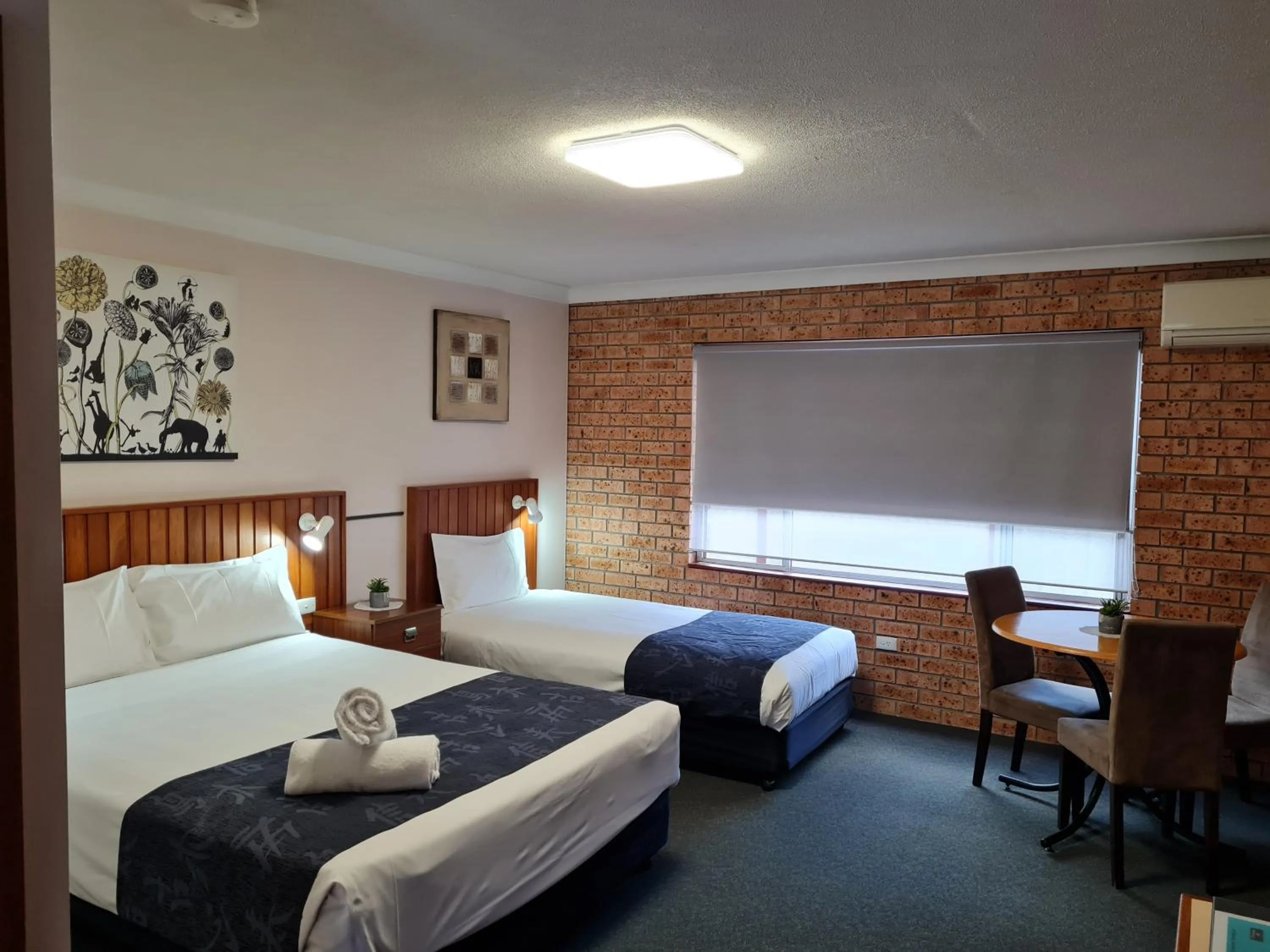 Bedroom, Bed in Marco Polo Motor Inn Taree