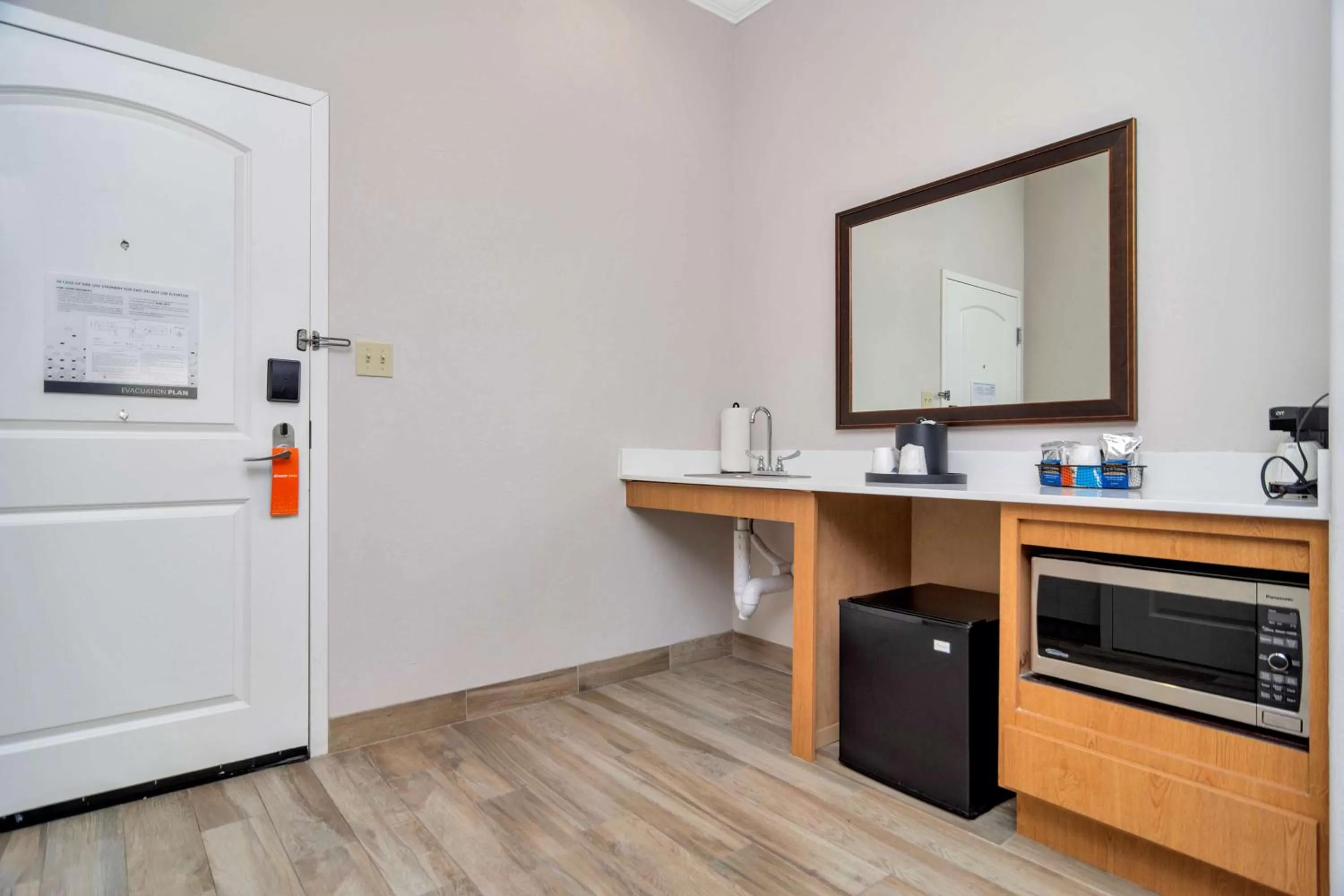 Photo of the whole room in Hampton Inn & Suites Fort Worth-Fossil Creek