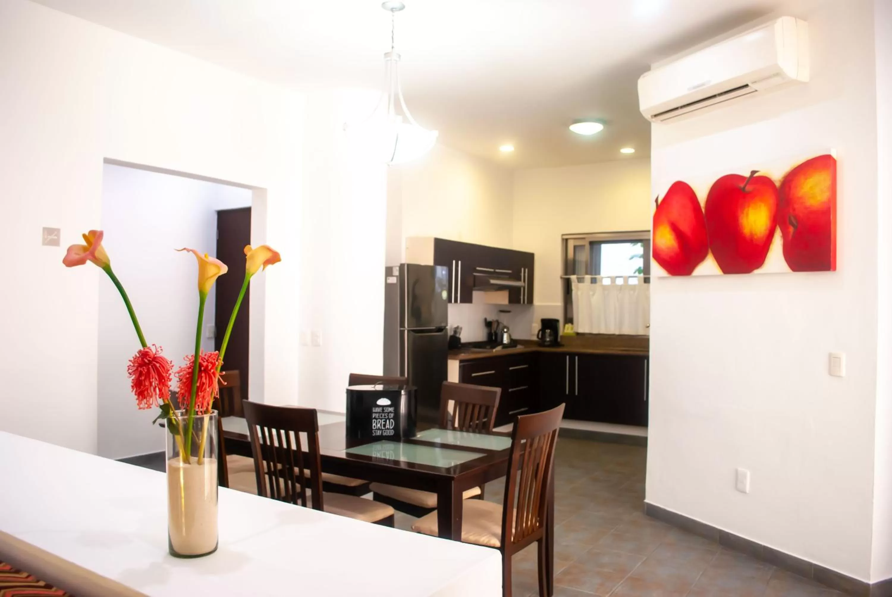 Kitchen or kitchenette, Dining Area in Dangelos Hotel on Fifth Avenue