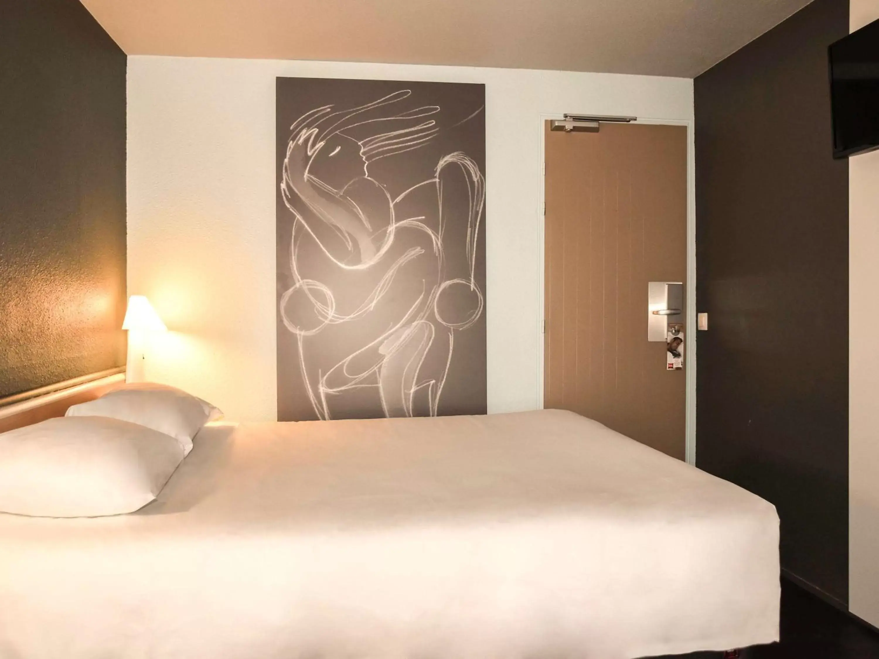 Standard Double Room in ibis Rochefort Standard Double Room in ibis Rochefort