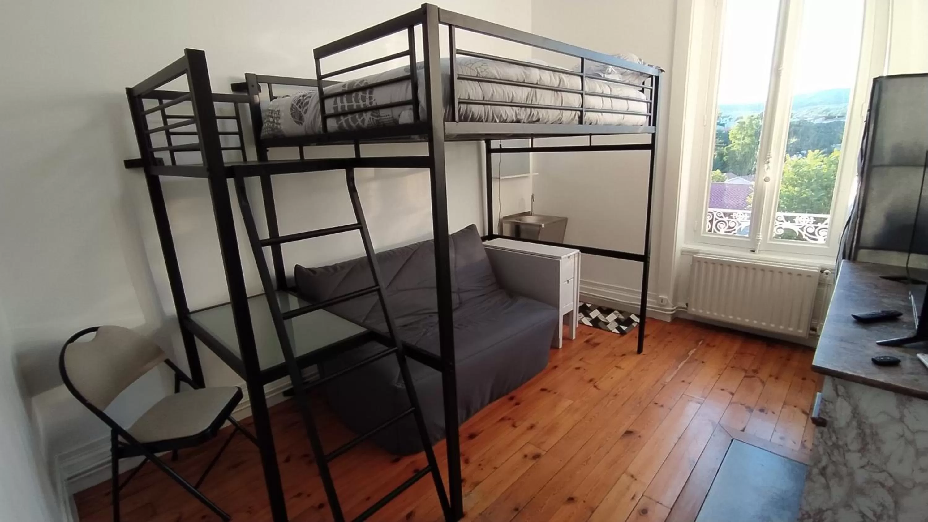 Bed in La Batisse de Saint-Chamond ( chambres )