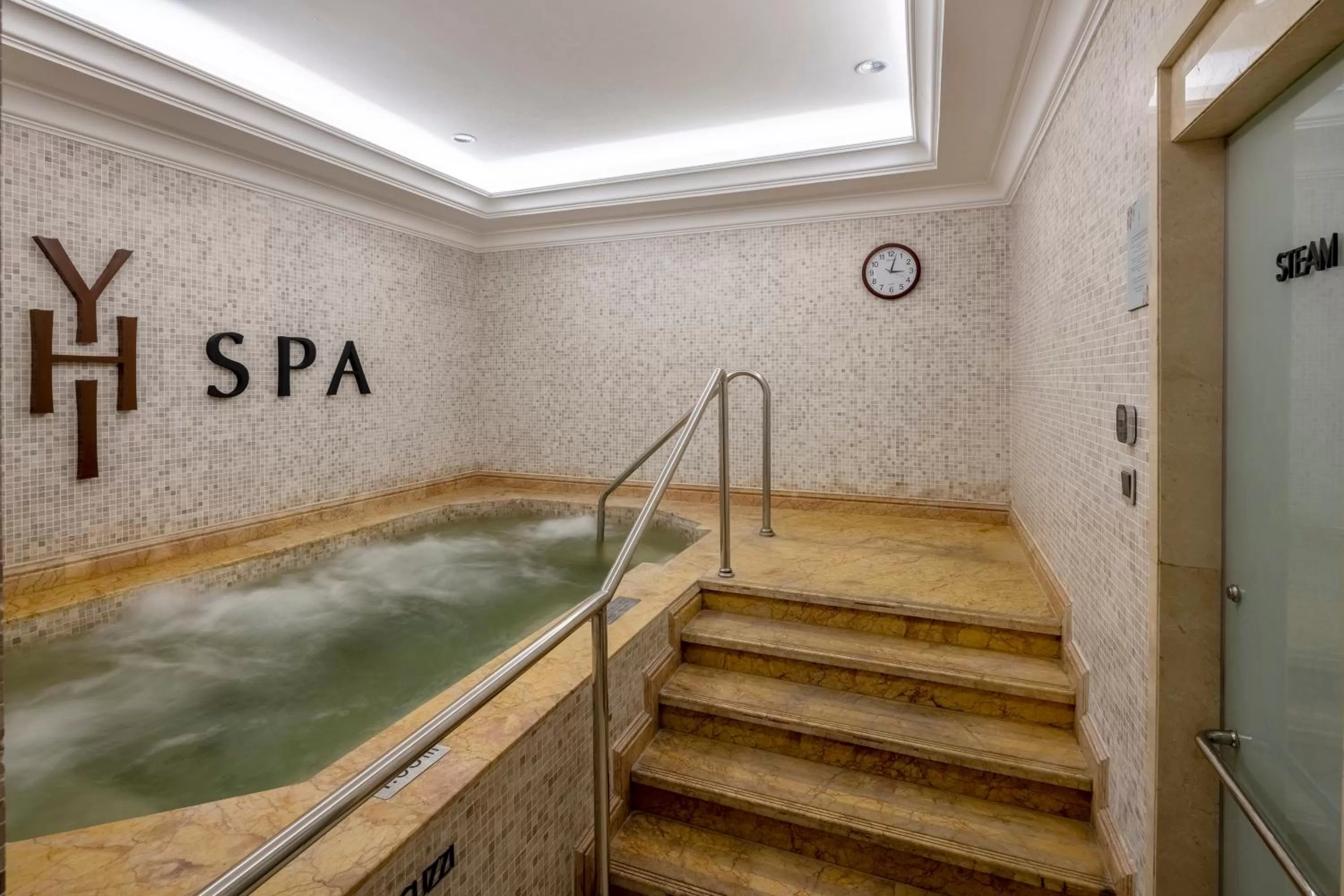 Hot Tub in Meliá Vinpearl Phu Ly