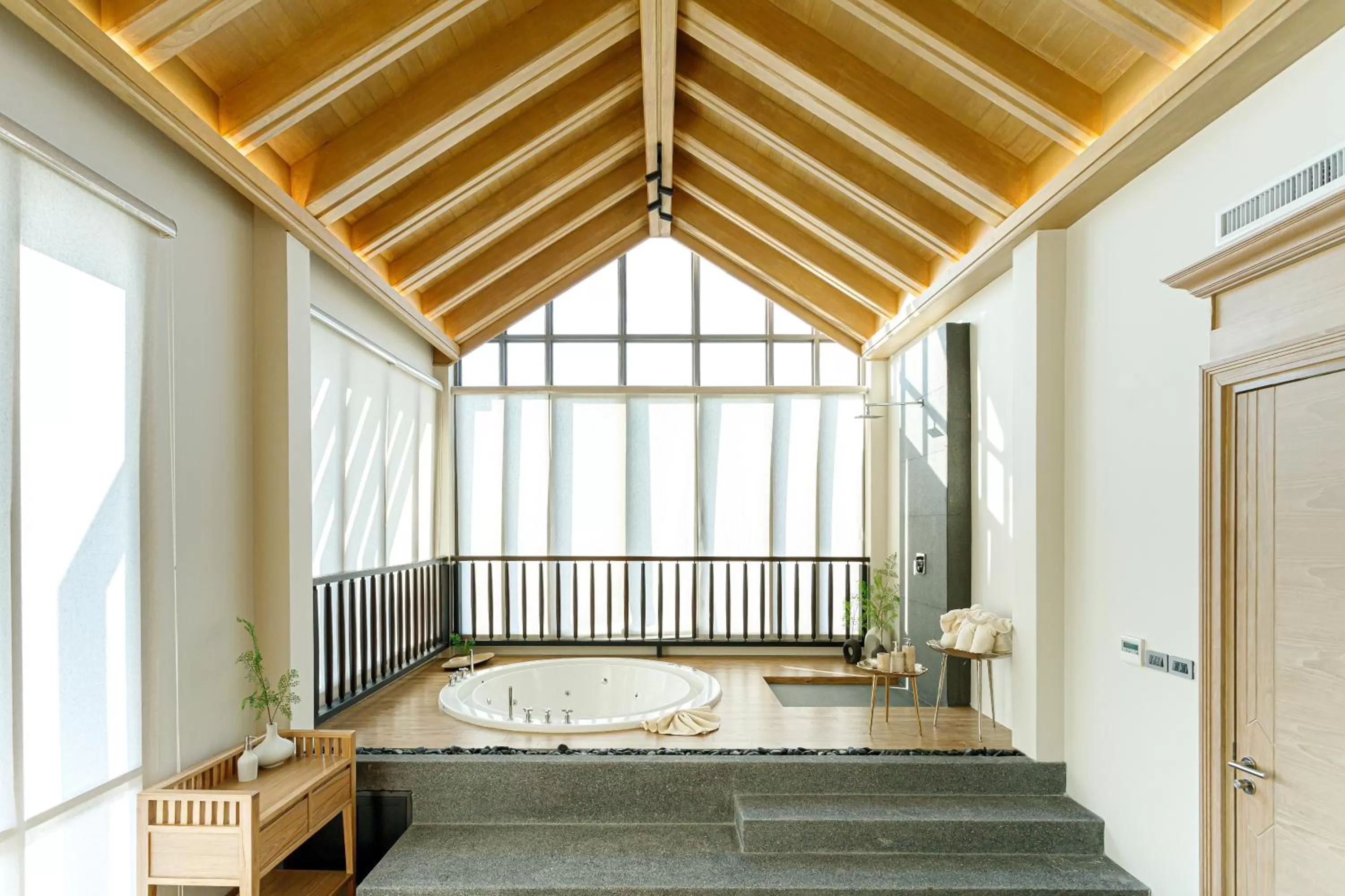 Bath in W1Bangkoknoi Hotel