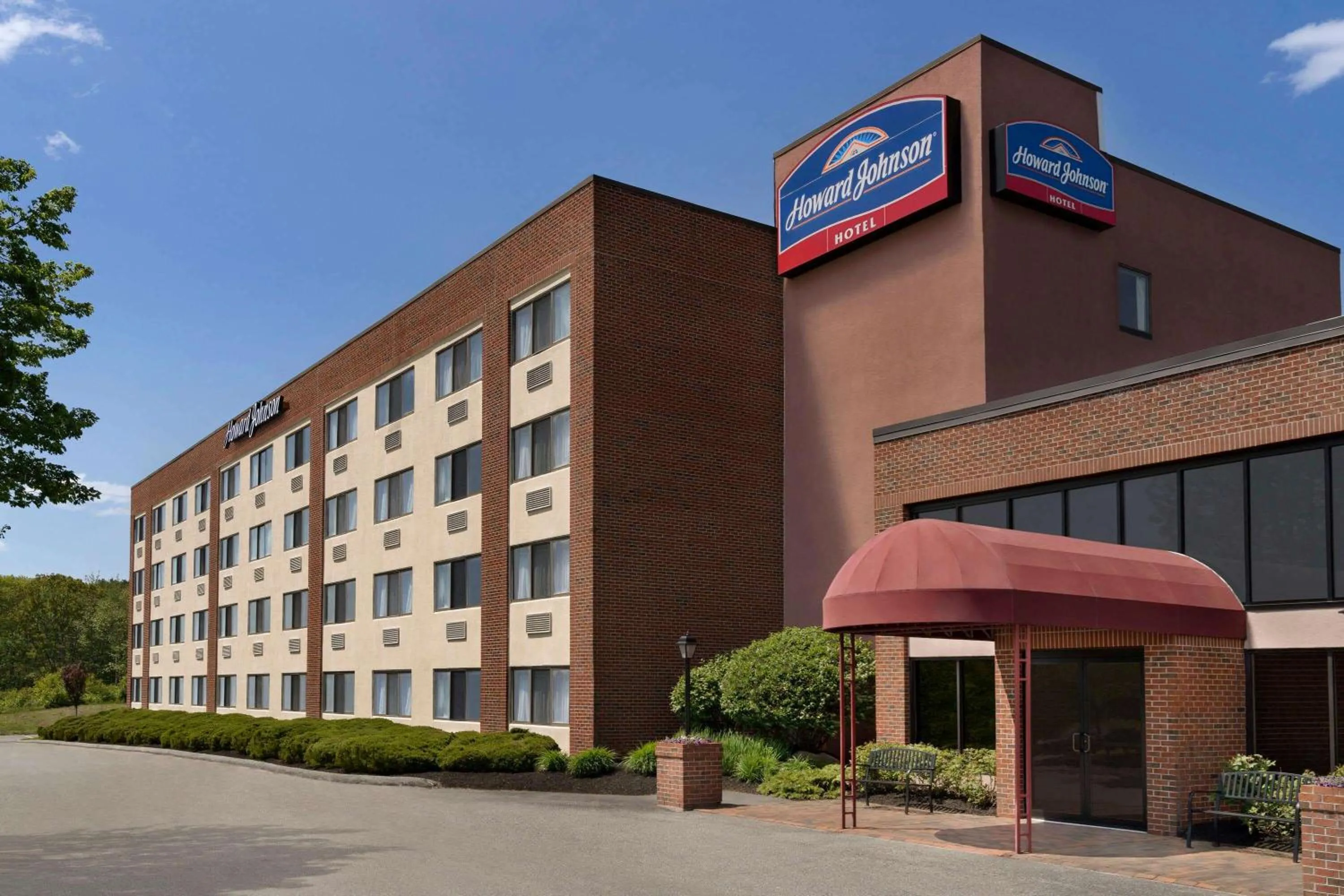 Property building in Howard Johnson by Wyndham South Portland