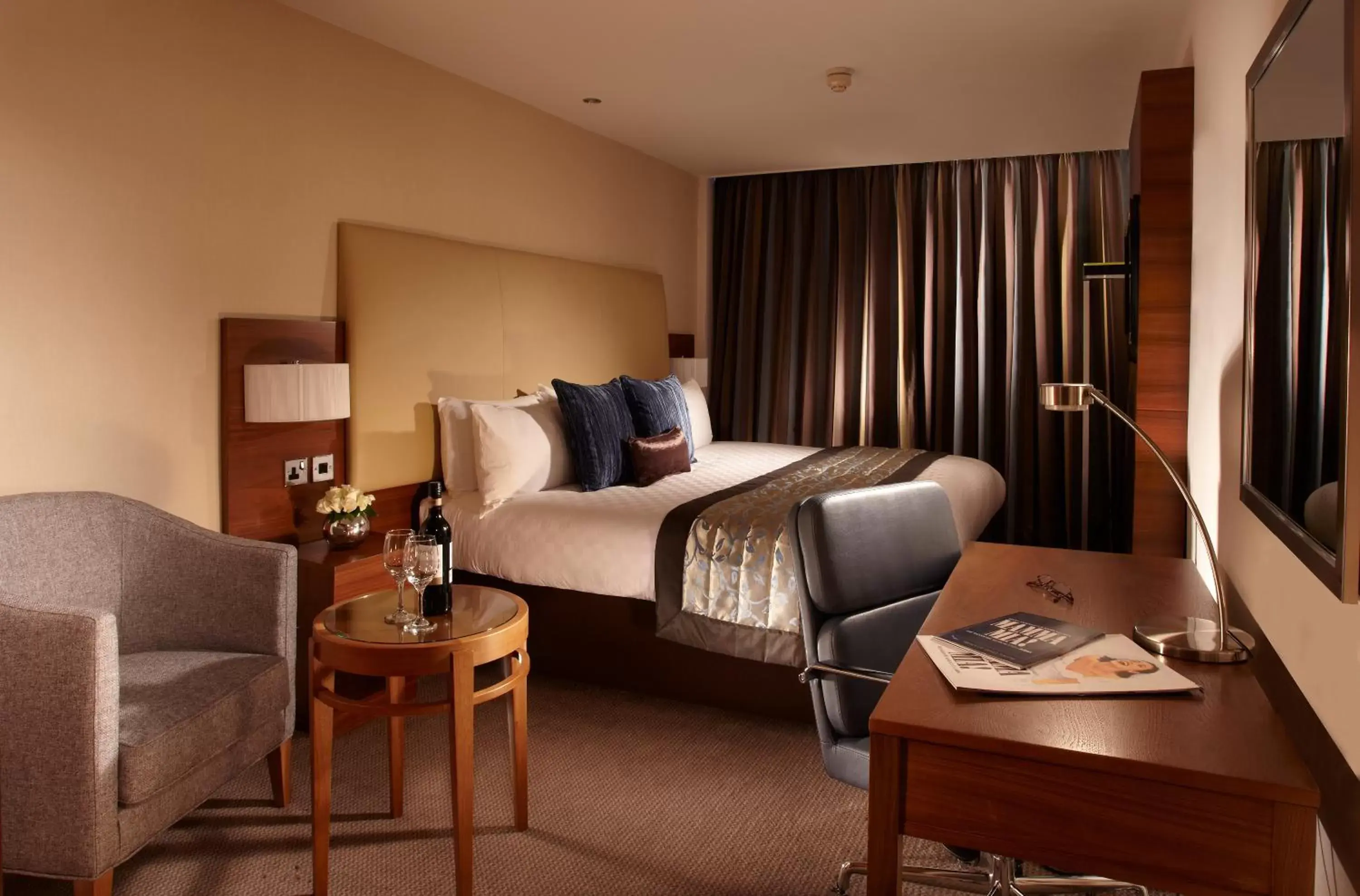 Deluxe King Room in Thistle Trafalgar - Leicester Square Deluxe King Room in Thistle Trafalgar - Leicester Square