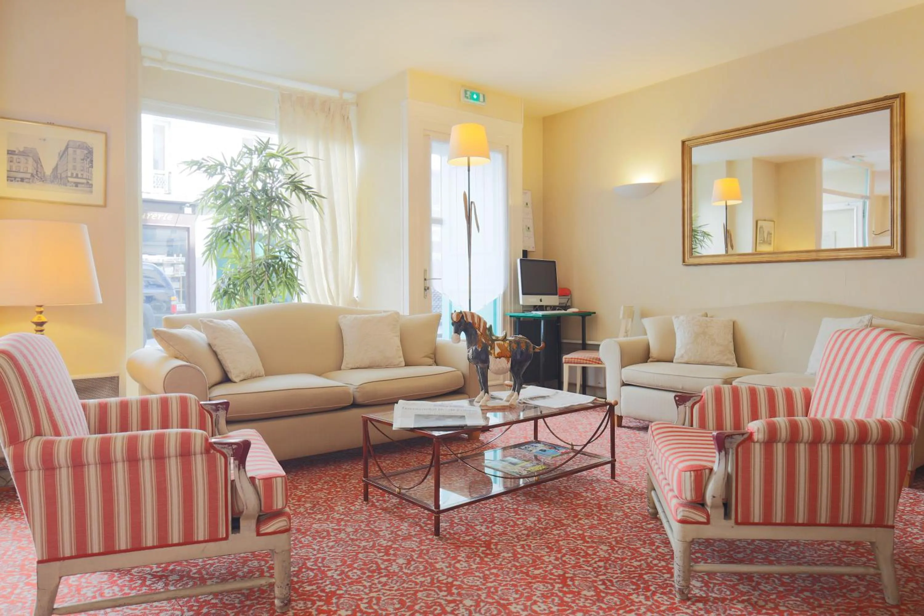 Day in Hotel Delambre