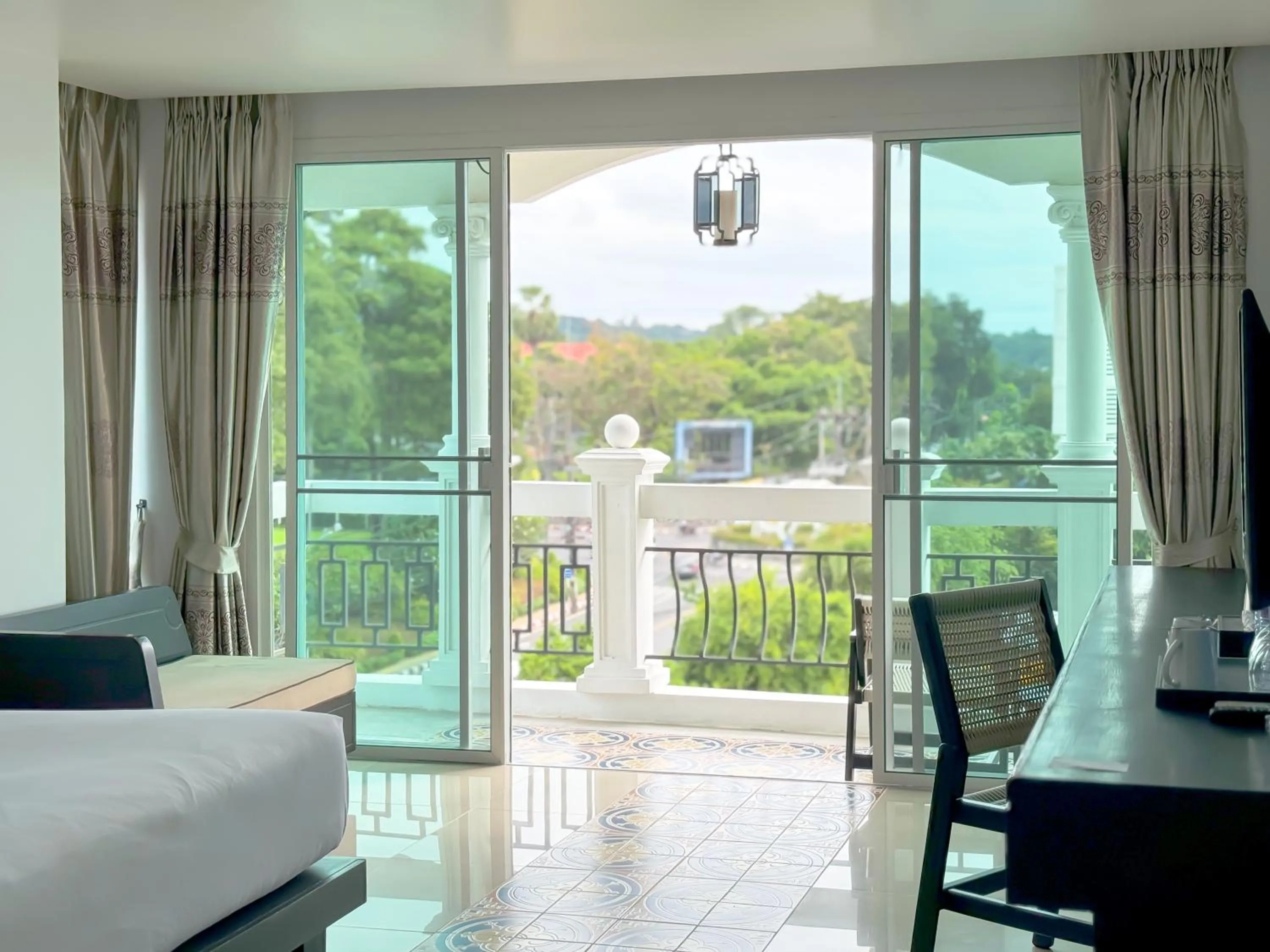 Patio in Grand Supicha City Hotel